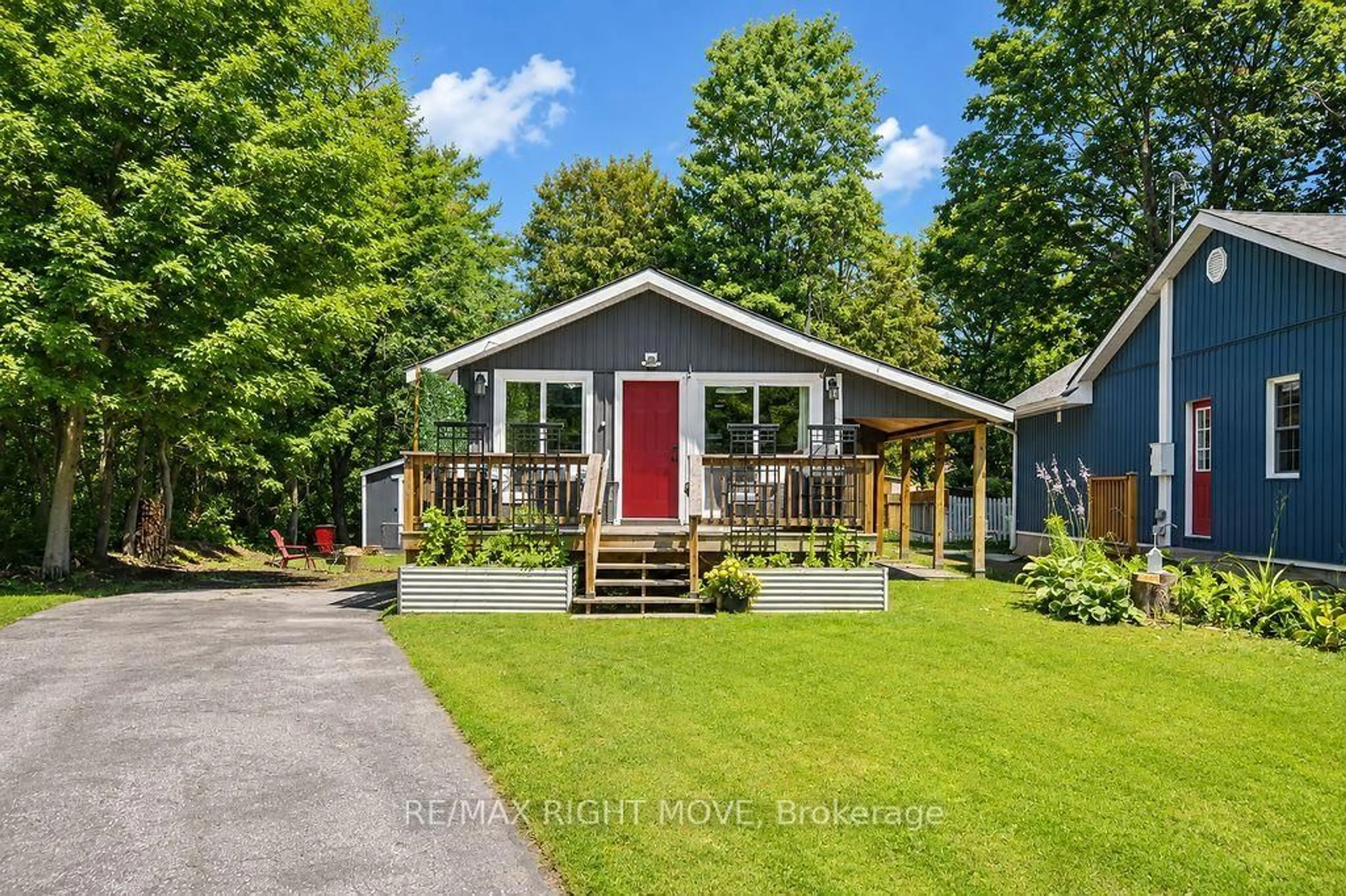 Home with vinyl exterior material, street for 3301 Pleasant Rd, Severn Ontario L3V 6H3