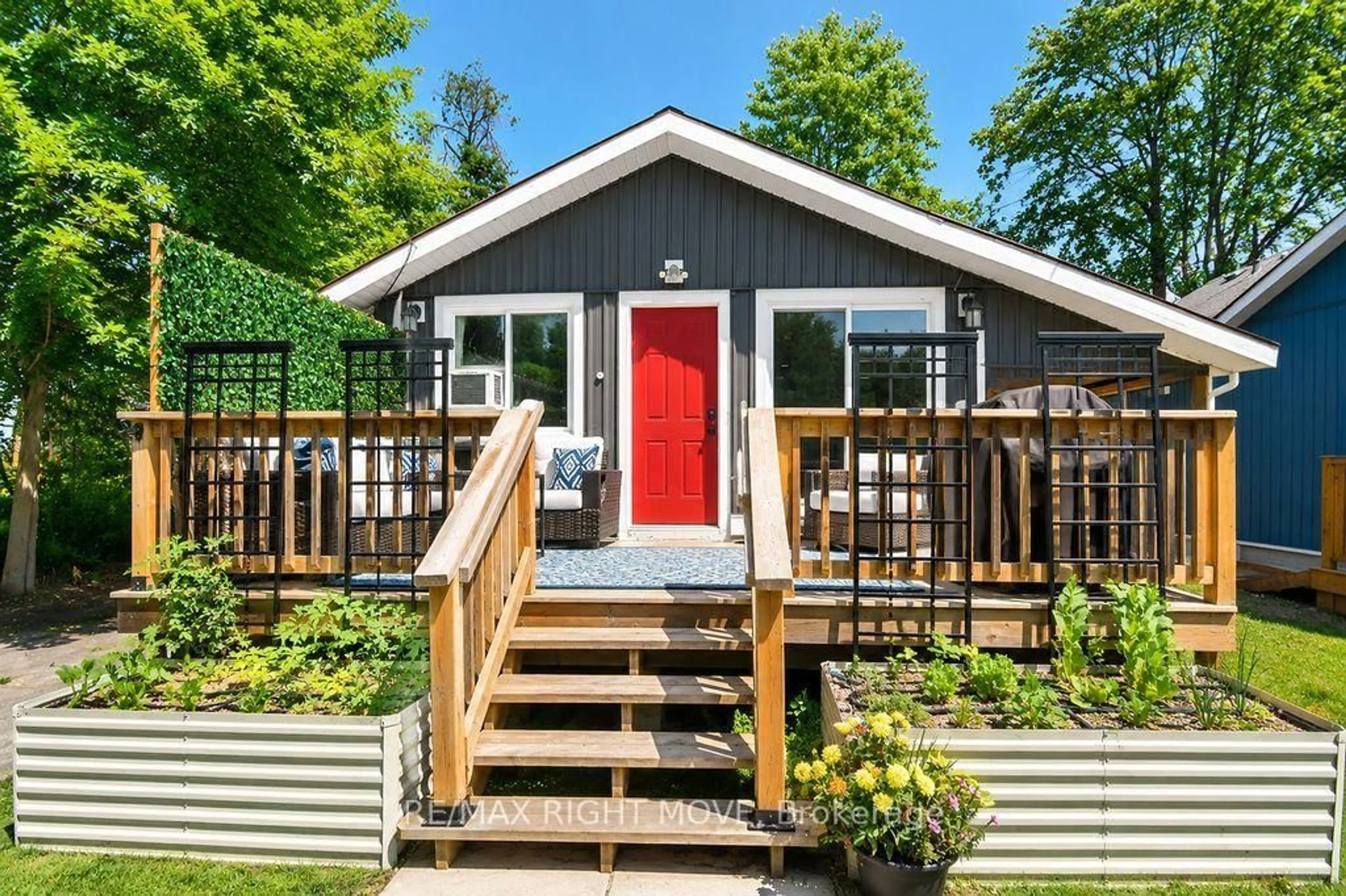 Home with vinyl exterior material, street for 3301 Pleasant Rd, Severn Ontario L3V 6H3