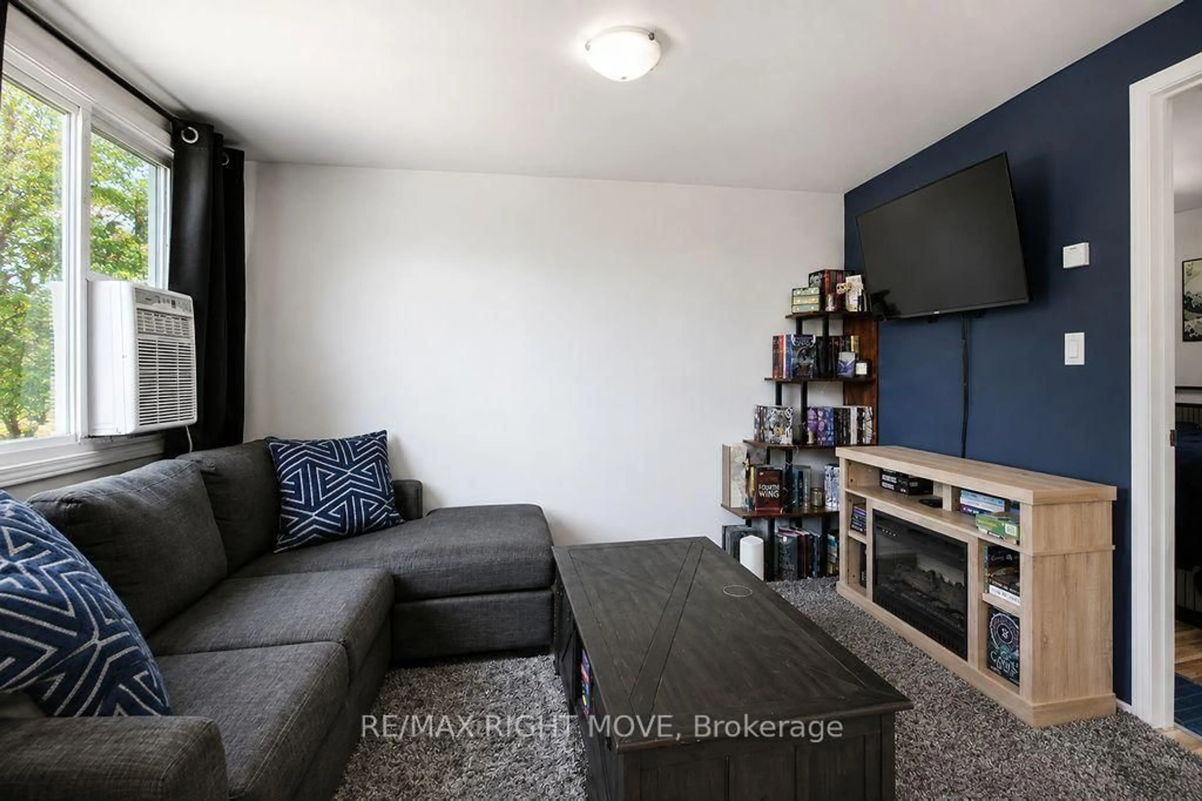 A pic of a room for 3301 Pleasant Rd, Severn Ontario L3V 6H3