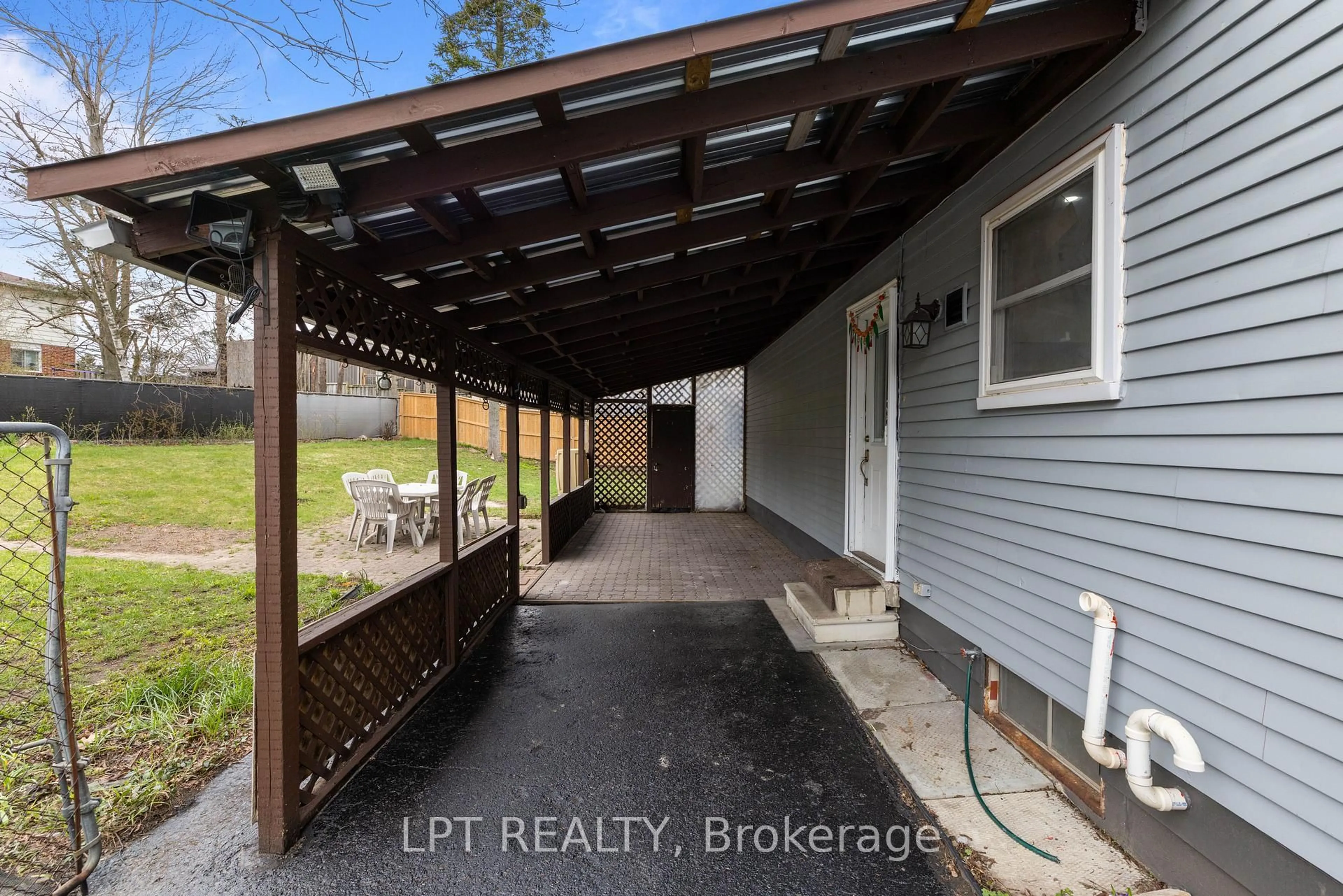 Unknown for 55H Chaucer Cres, Barrie Ontario L4N 4T8