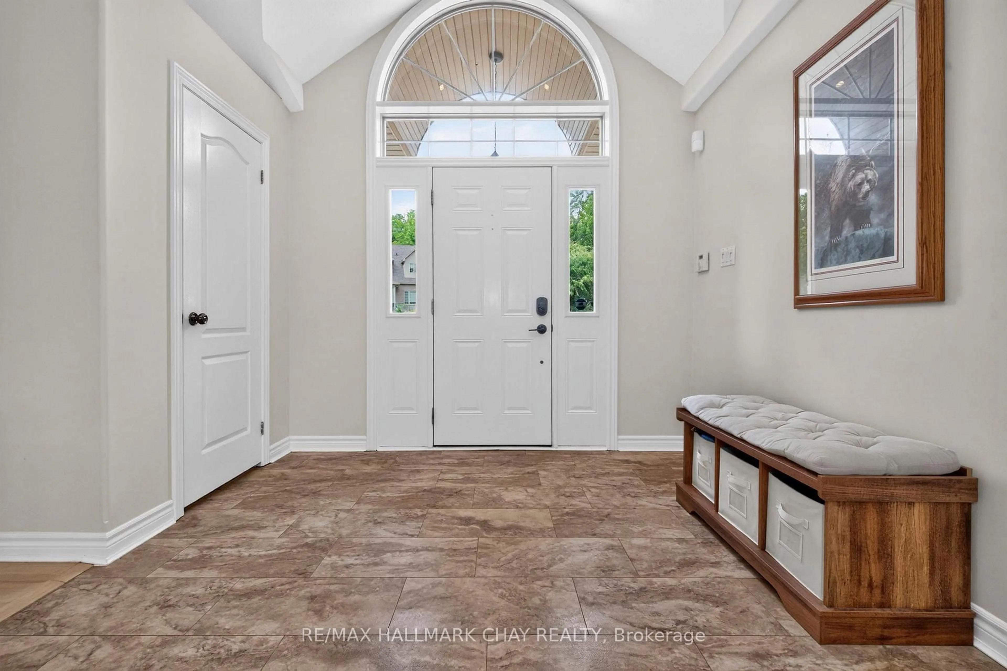Indoor entryway for 3 Nordic Tr, Oro-Medonte Ontario L0L 2L0