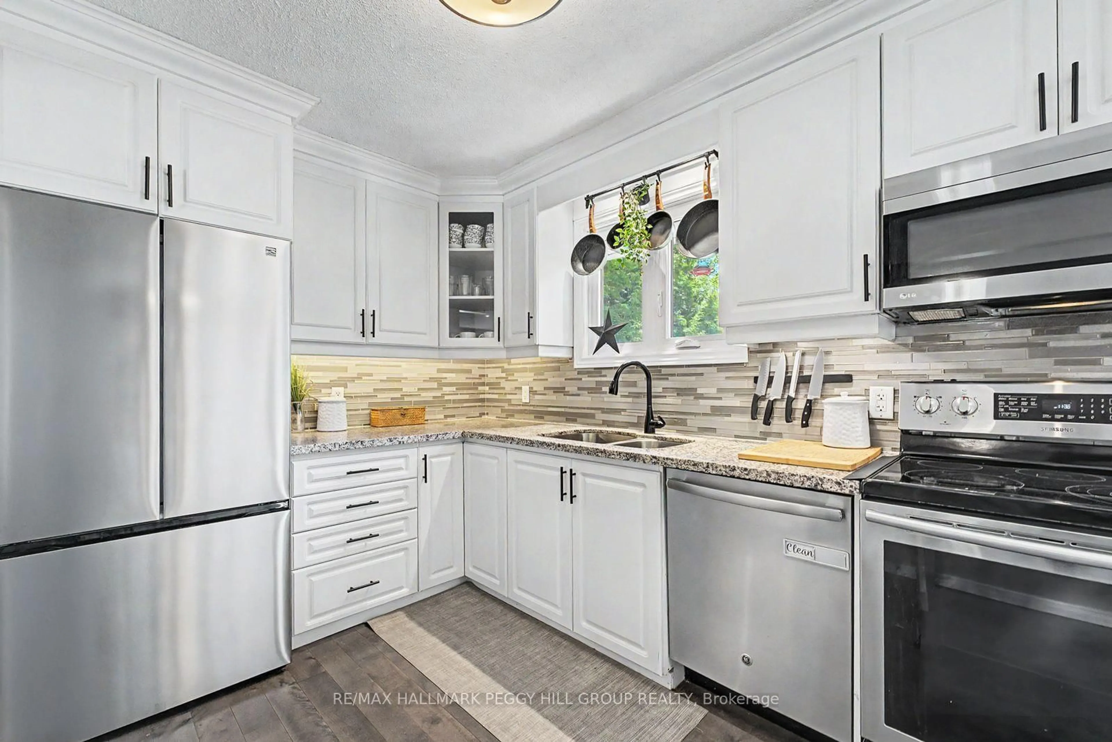Unknown for 11 Harriet St, Severn Ontario L0K 1E0