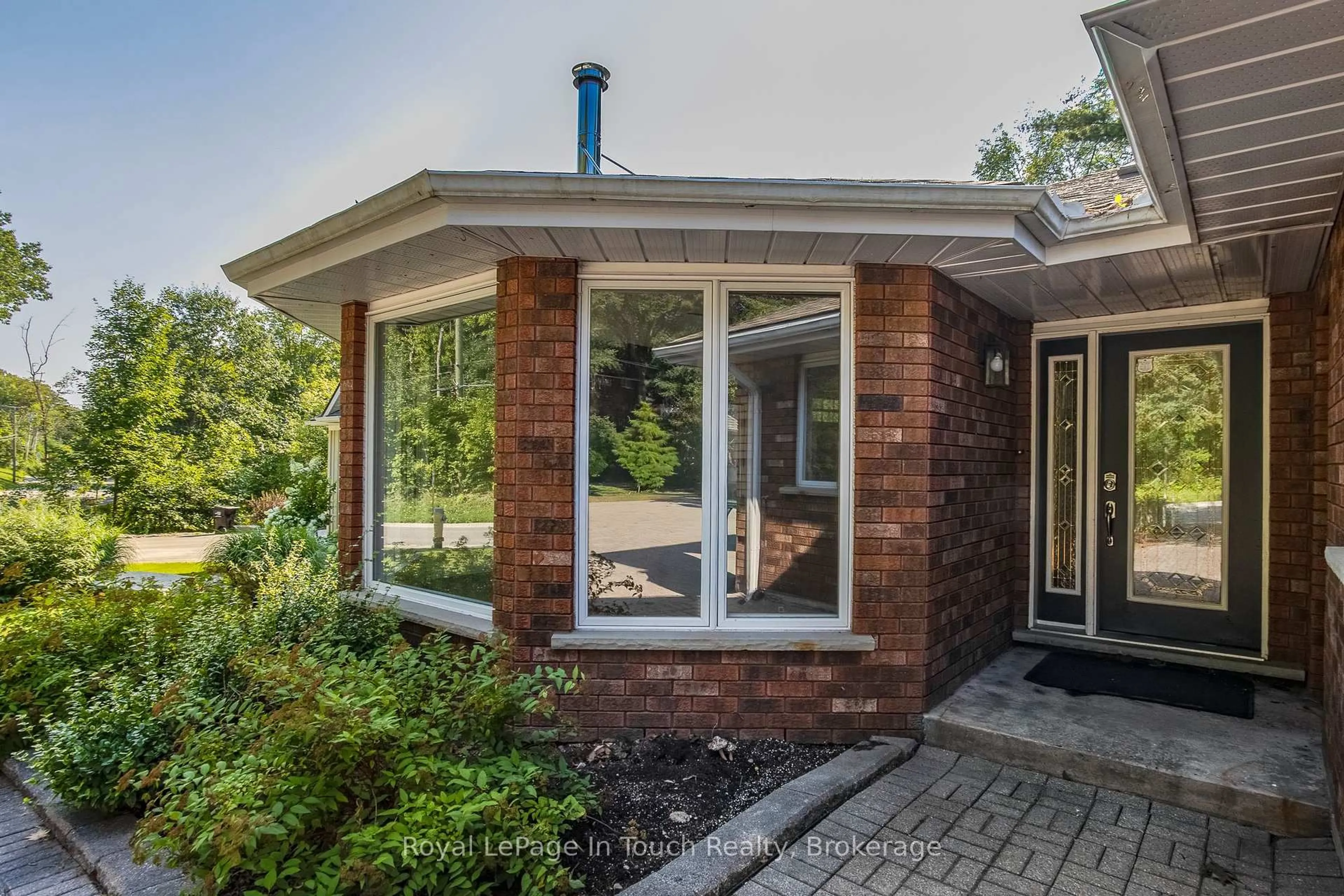 Home with brick exterior material, unknown for 88 Church St, Penetanguishene Ontario L9M 1C7