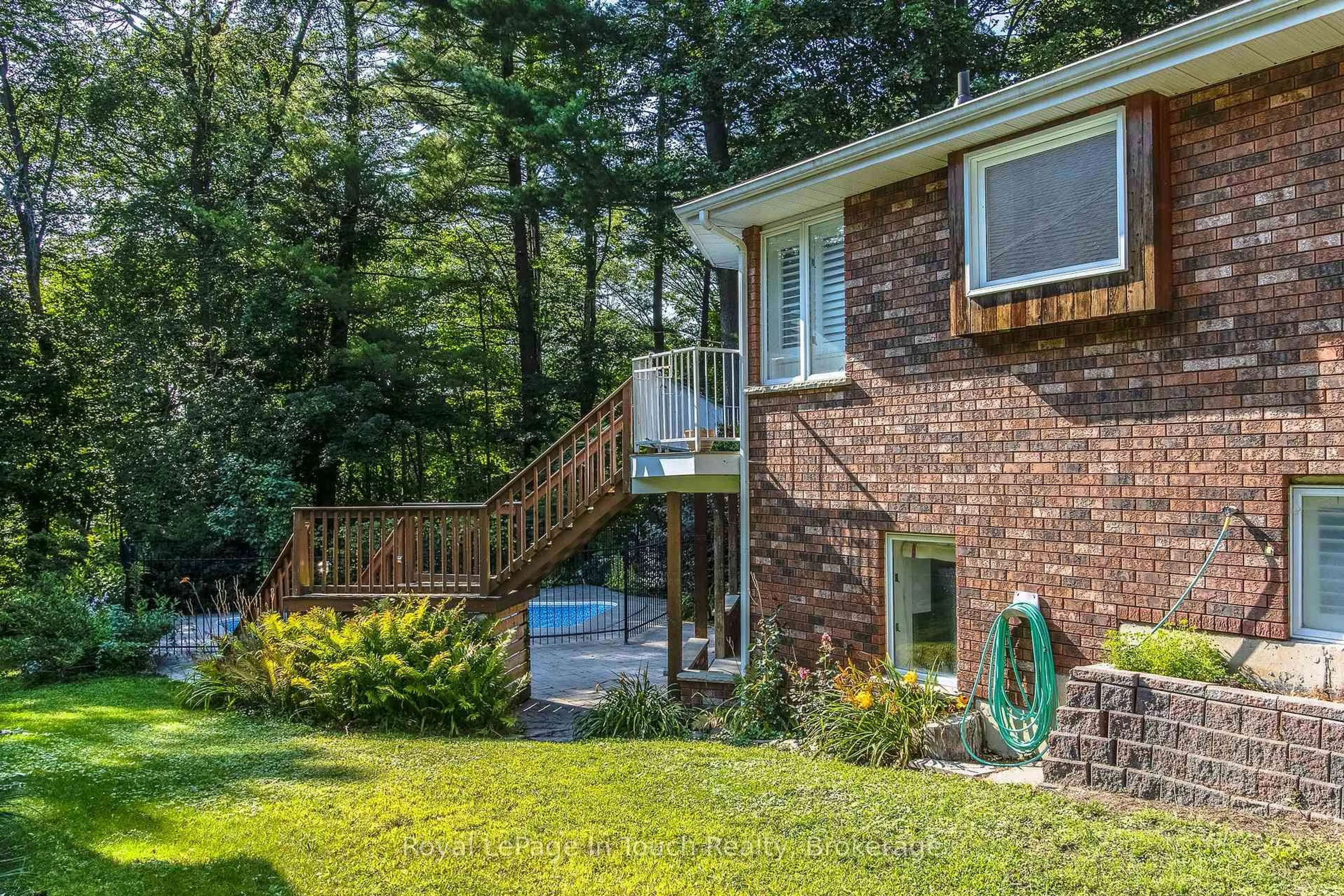 Home with brick exterior material, unknown for 88 Church St, Penetanguishene Ontario L9M 1C7