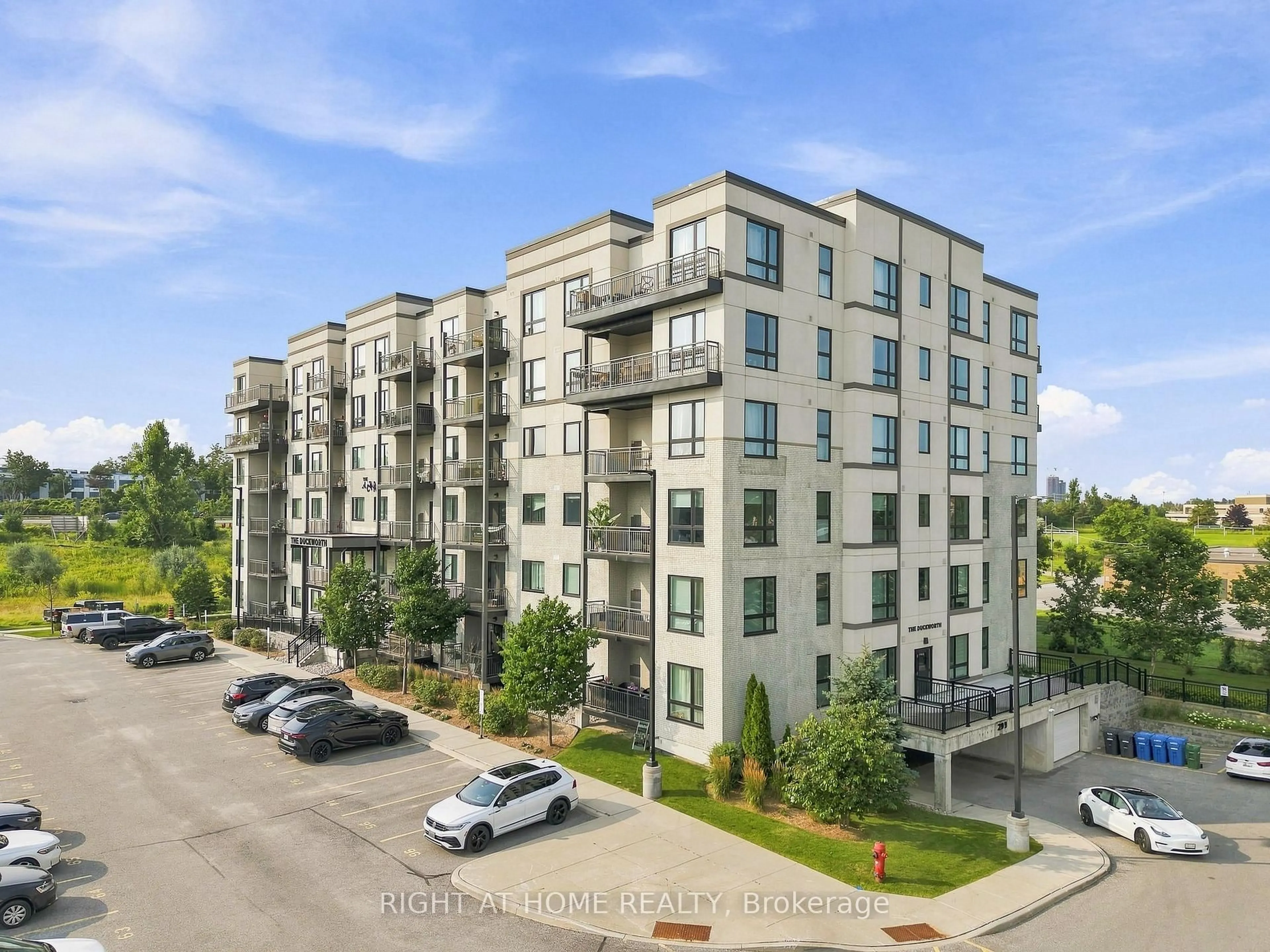 A pic from outside/outdoor area/front of a property/back of a property/a pic from drone, city buildings view from balcony for 299 Cundles Rd ##106, Barrie Ontario L4M 0K9