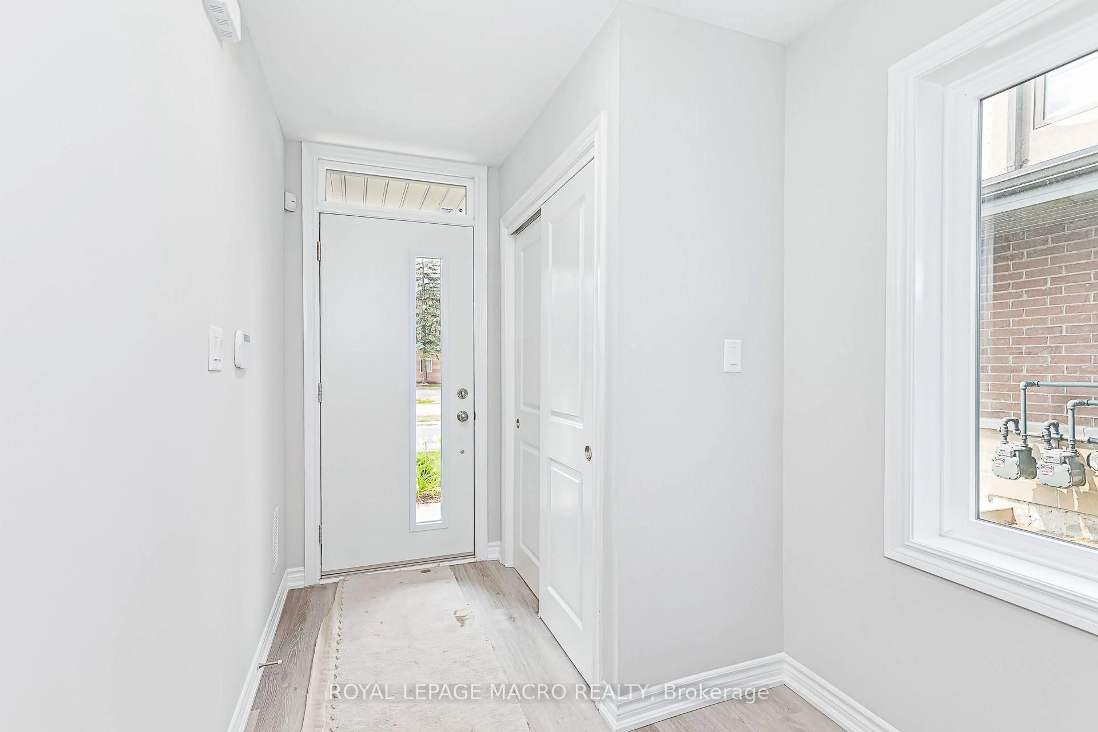 Indoor entryway for 33 Dawson Dr #1, Collingwood Ontario L9Y 5T1