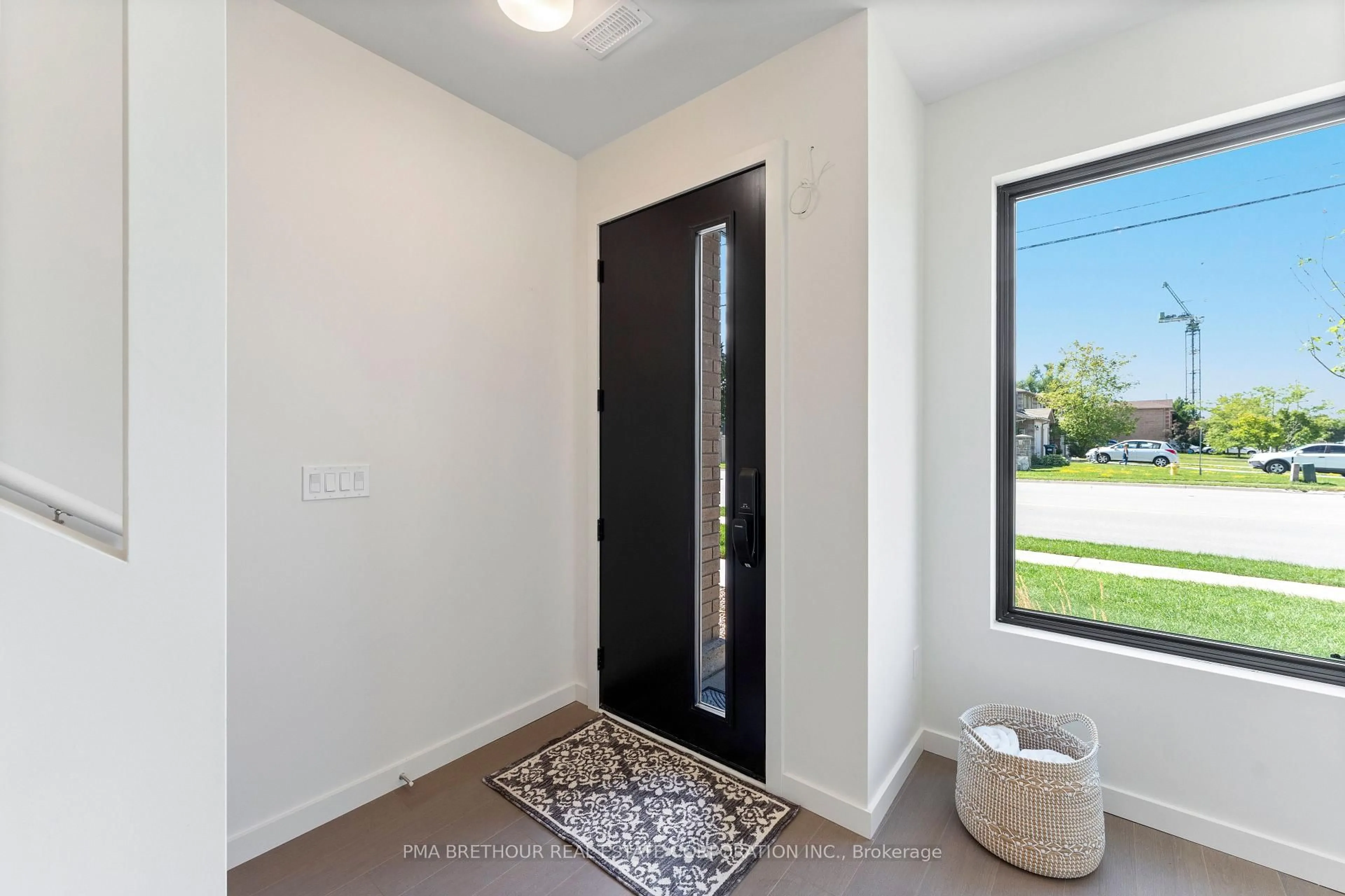 Indoor entryway for 23 Rainwater Lane, Barrie Ontario L4N 9J6
