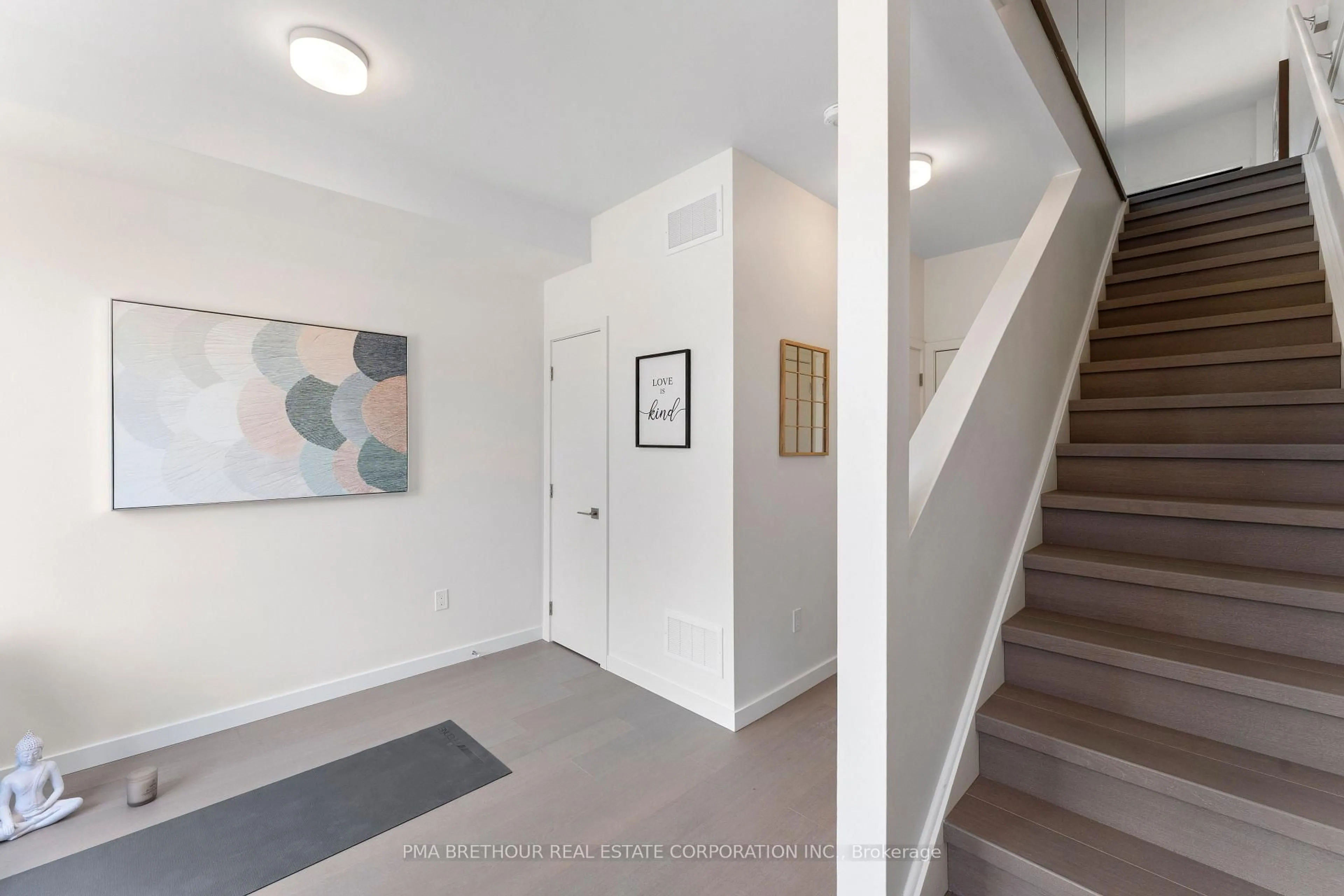 Indoor foyer for 23 Rainwater Lane, Barrie Ontario L4N 9J6