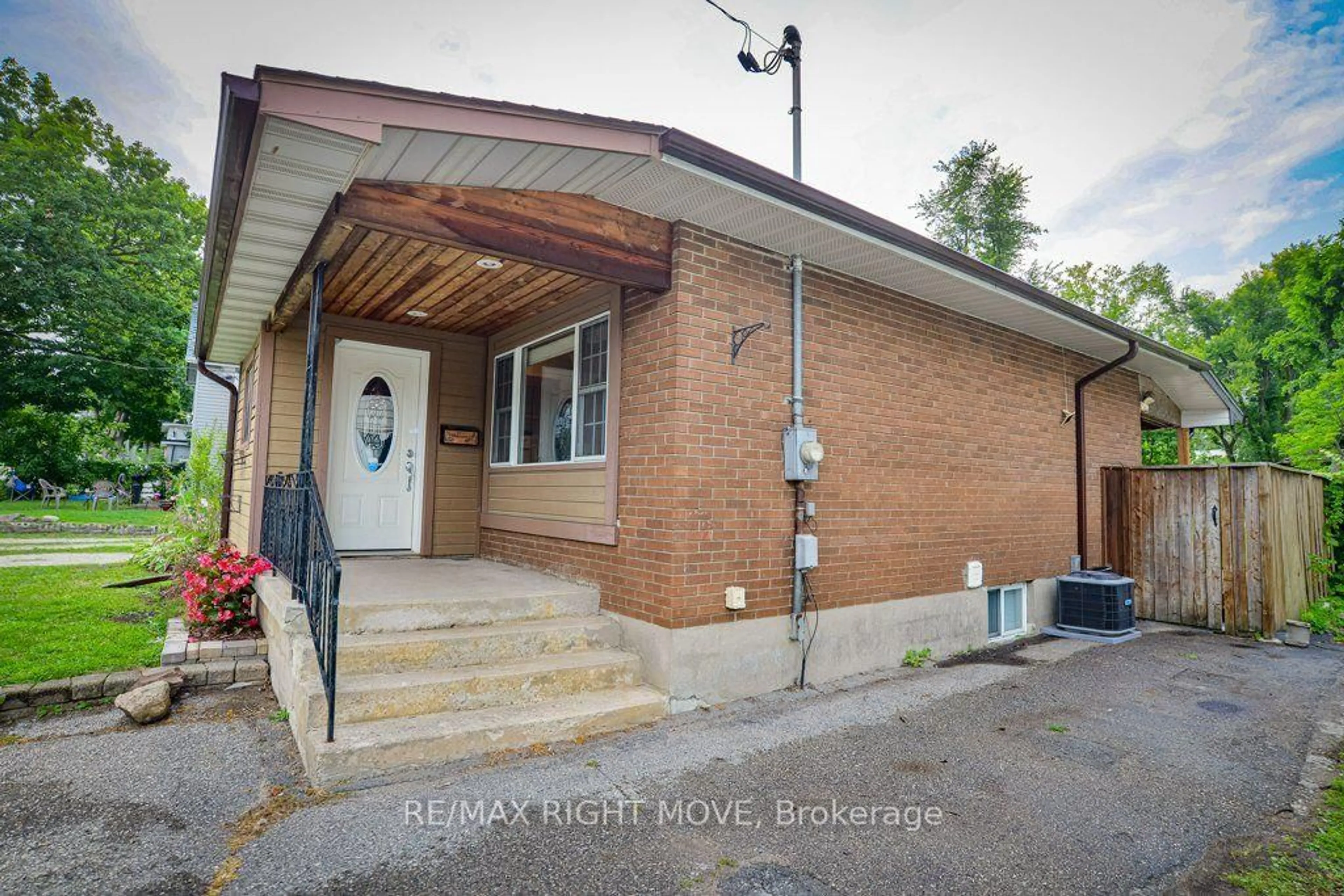 Unknown for 238 Mary St, Orillia Ontario L3V 3E6