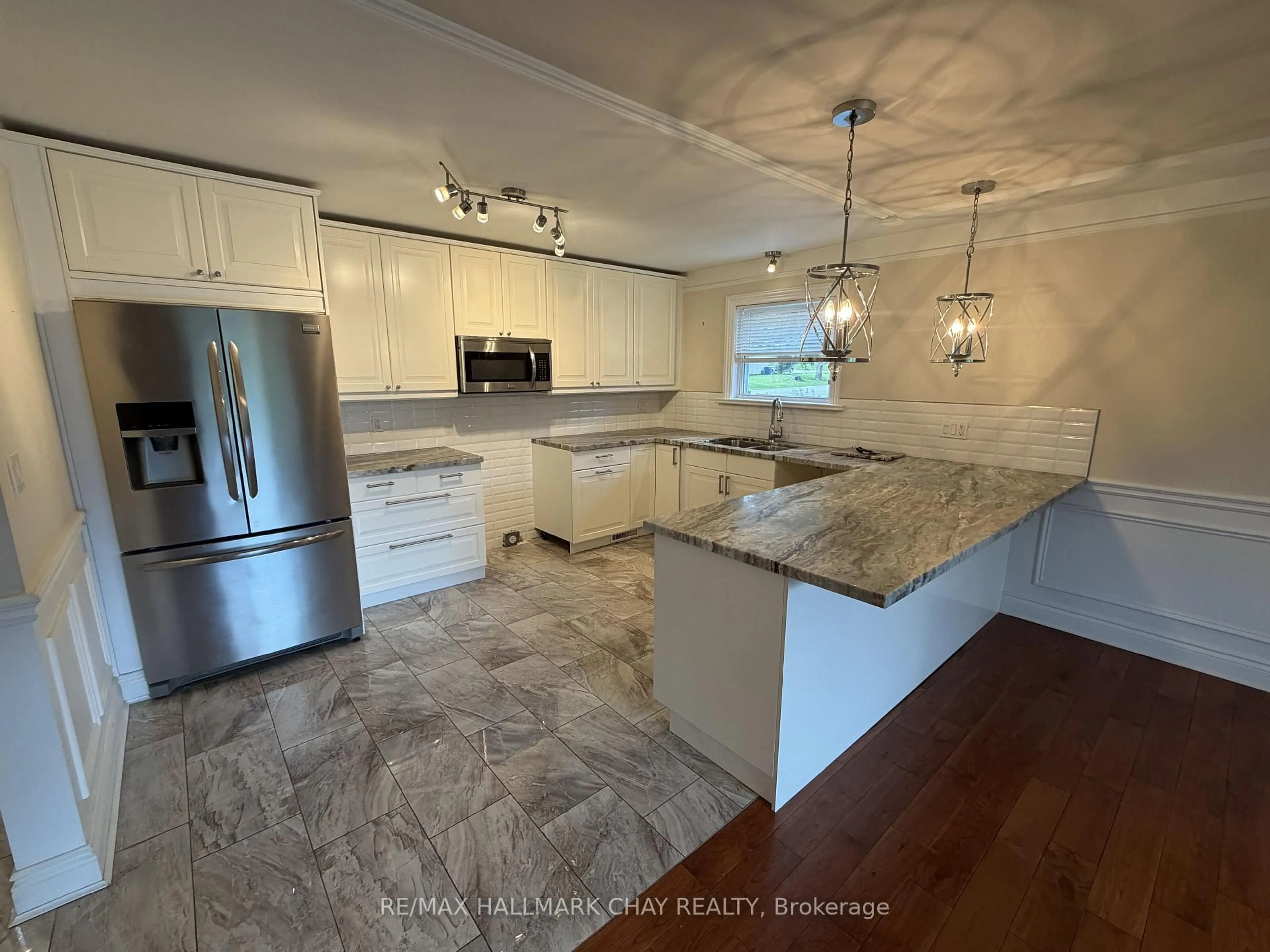 Open concept kitchen, ceramic/tile floor for 426 Highland Ave, Orillia Ontario L3V 4E7