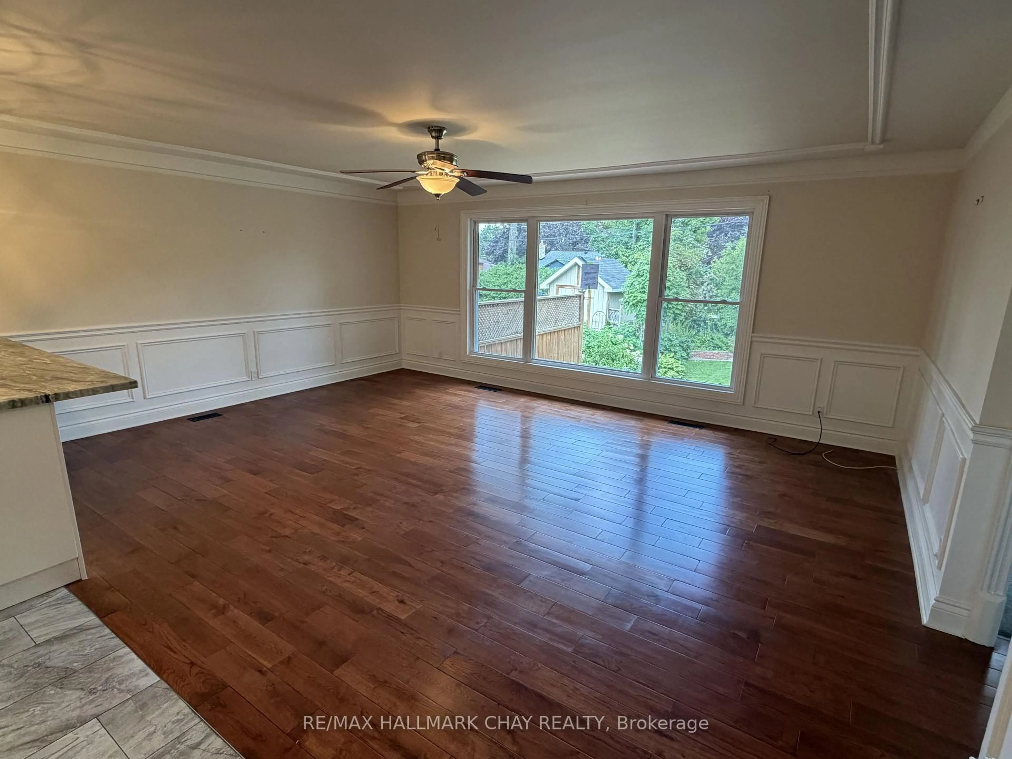 A pic of a room for 426 Highland Ave, Orillia Ontario L3V 4E7