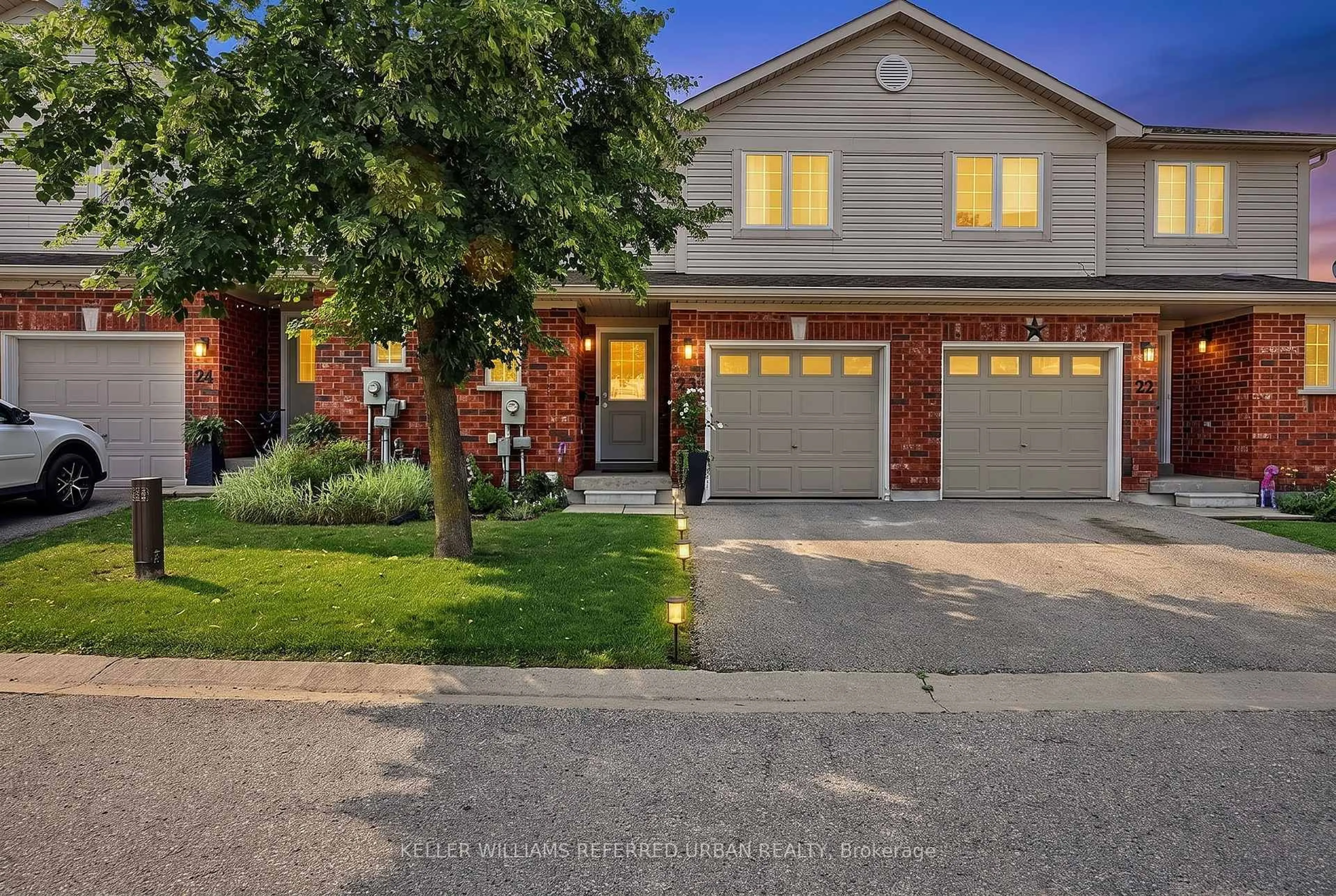 Home with brick exterior material, street for 430 Mapleview Dr #23, Barrie Ontario L4M 4S7