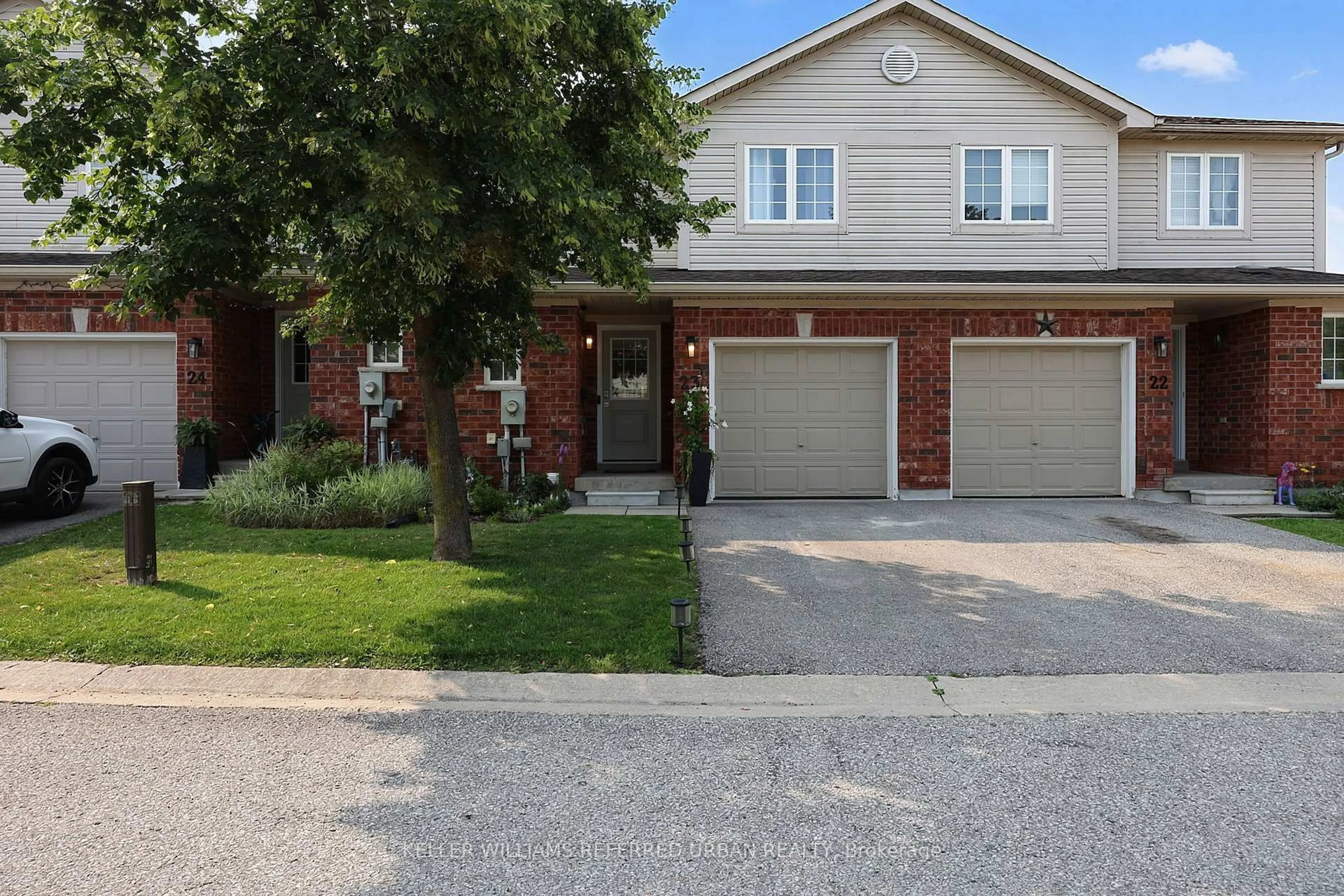 Home with brick exterior material, street for 430 Mapleview Dr #23, Barrie Ontario L4M 4S7