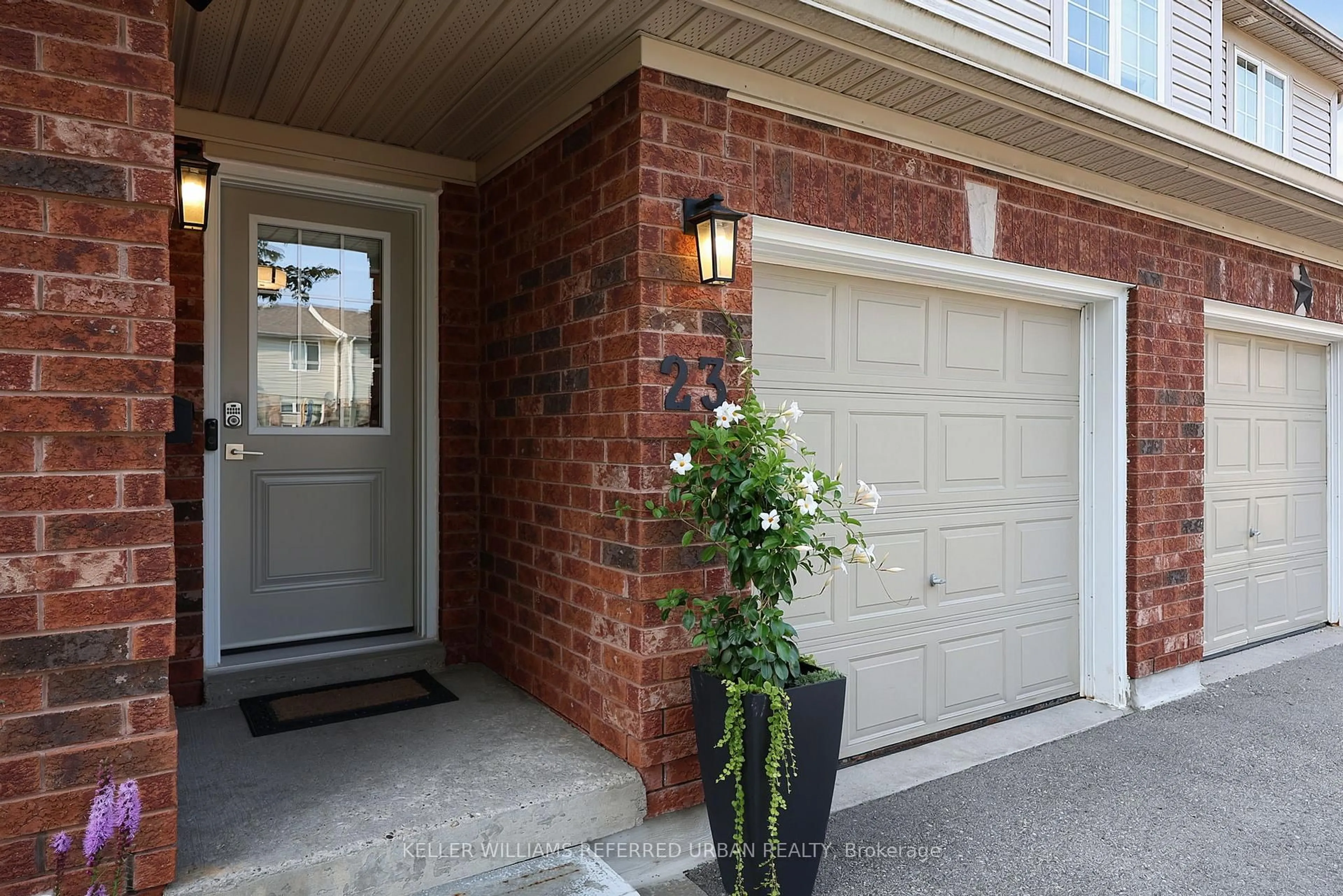 Home with brick exterior material, street for 430 Mapleview Dr #23, Barrie Ontario L4M 4S7