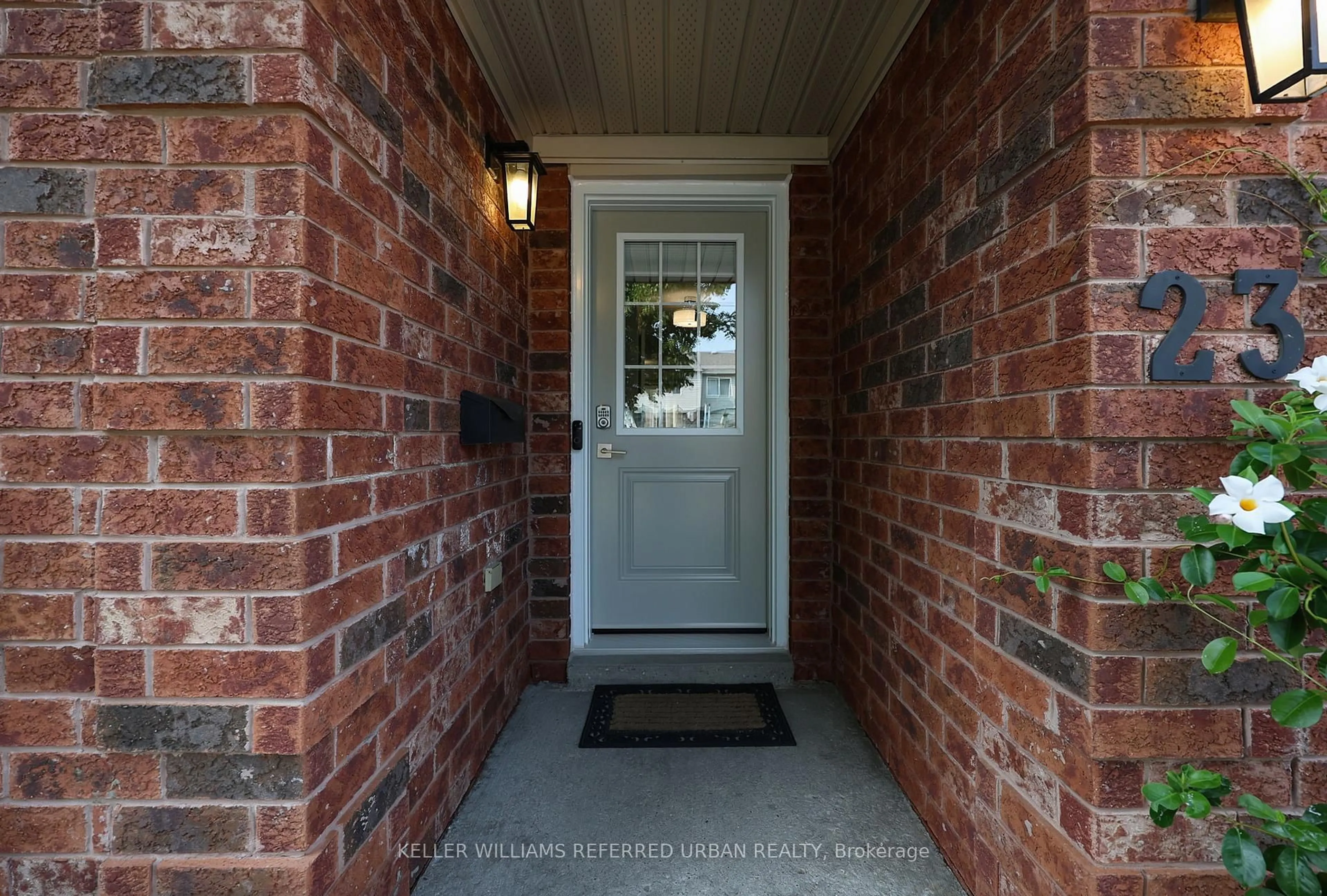 Indoor entryway for 430 Mapleview Dr #23, Barrie Ontario L4M 4S7