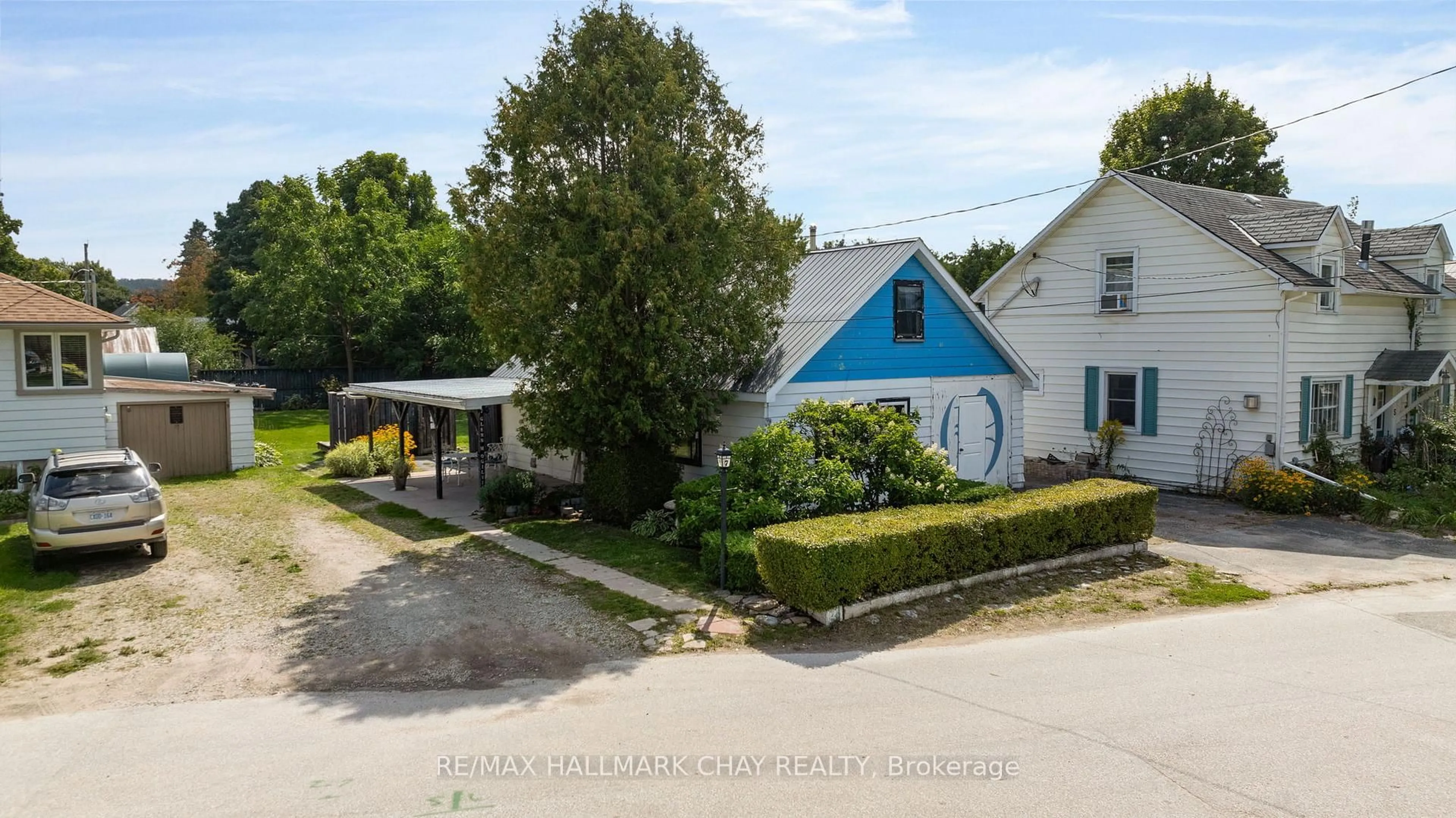 Patio, street for 7 Caroline St, Clearview Ontario L0M 1G0