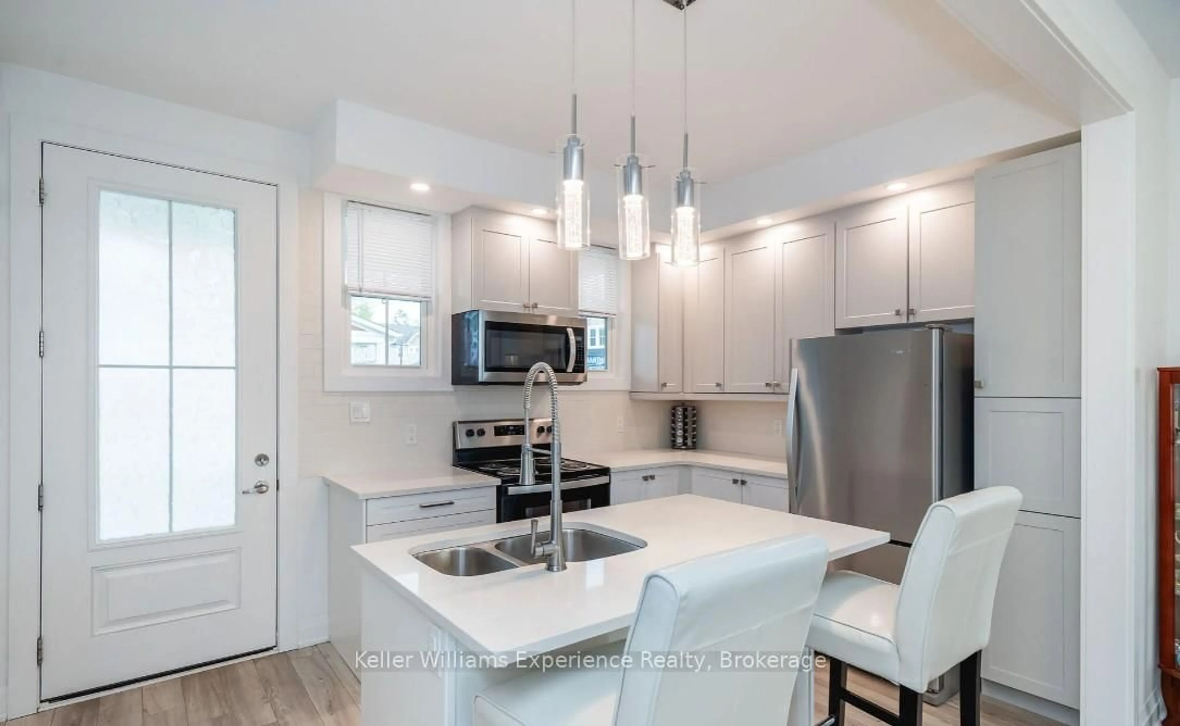 Open concept kitchen, ceramic/tile floor for 30 Samantha Lane, Midland Ontario L4R 0H4