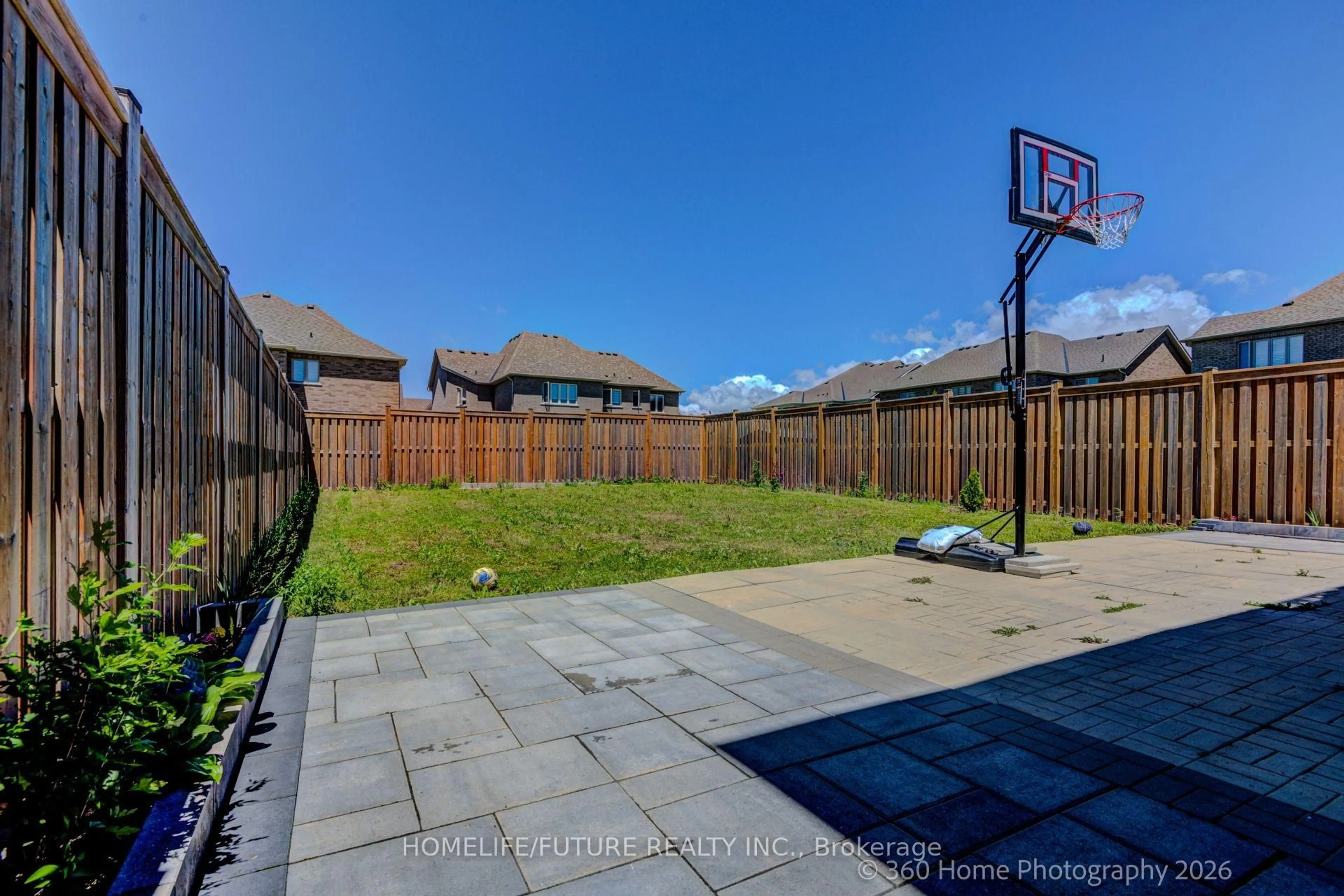 A pic from outside/outdoor area/front of a property/back of a property/a pic from drone, street for 42 Samuel Cres, Springwater Ontario L9X 2A4
