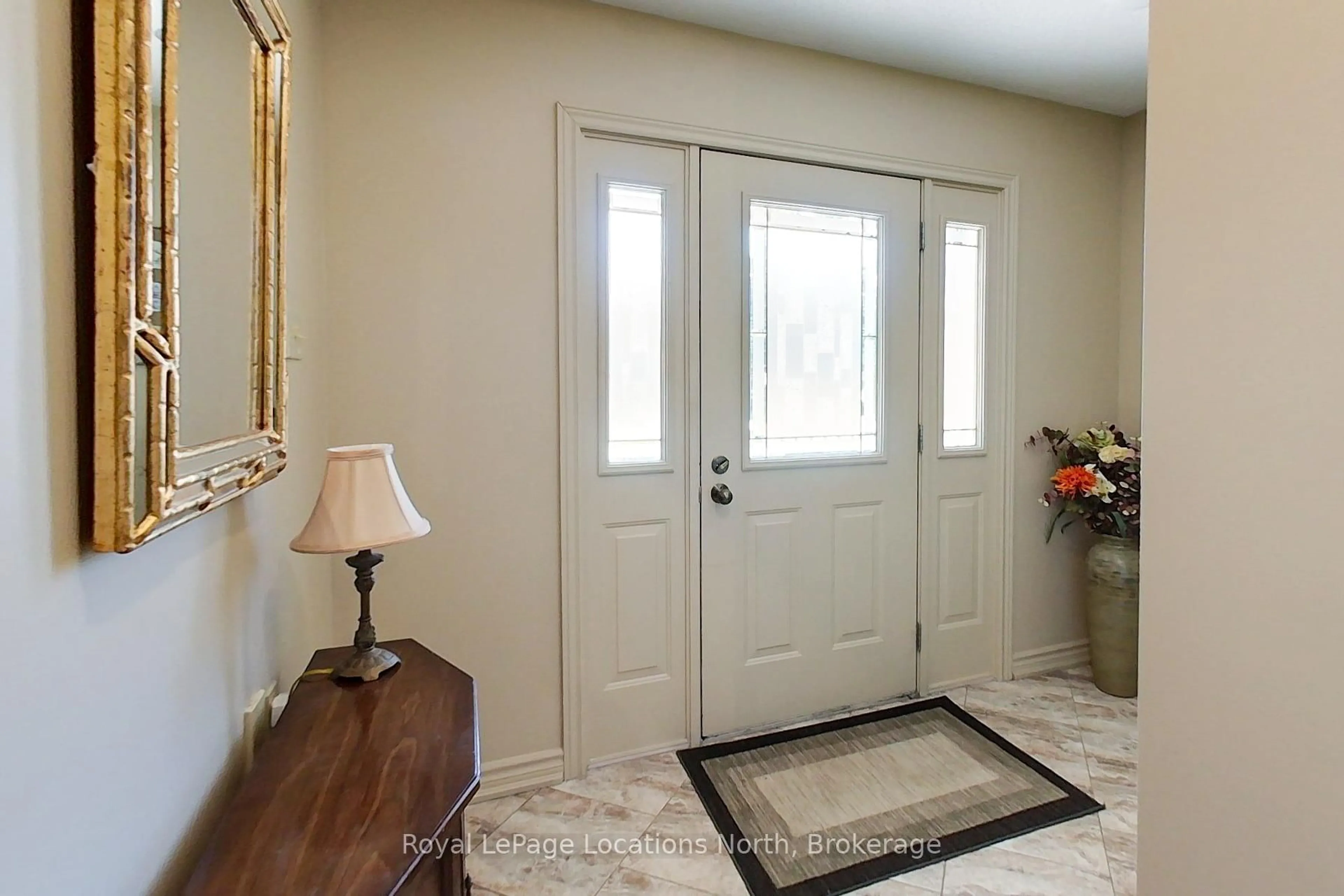 Indoor entryway for 217 Dominion Dr, Clearview Ontario L0M 1S0