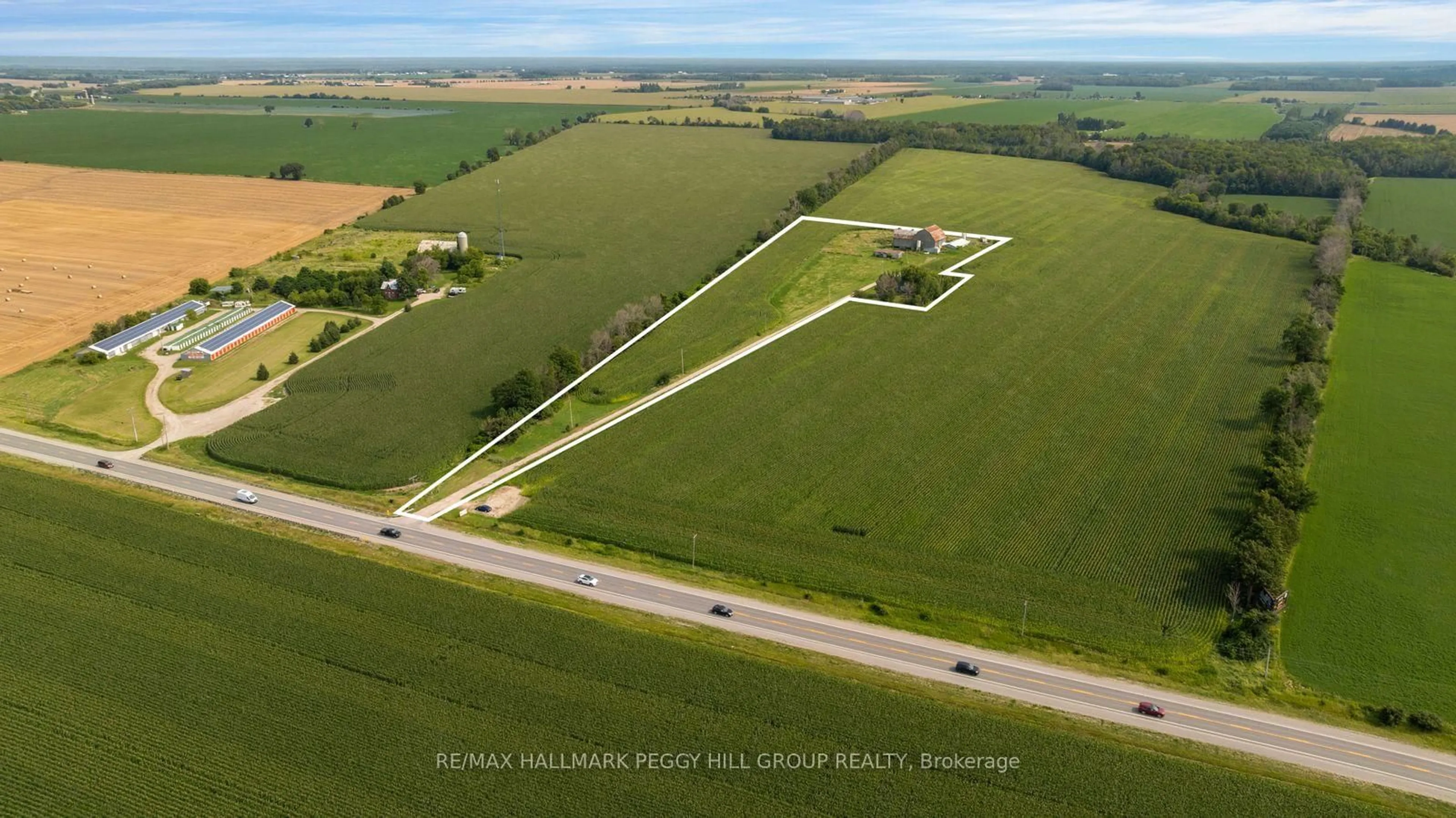 A pic from outside/outdoor area/front of a property/back of a property/a pic from drone, building for 6331 26 Highway, Clearview Ontario L0M 1S0