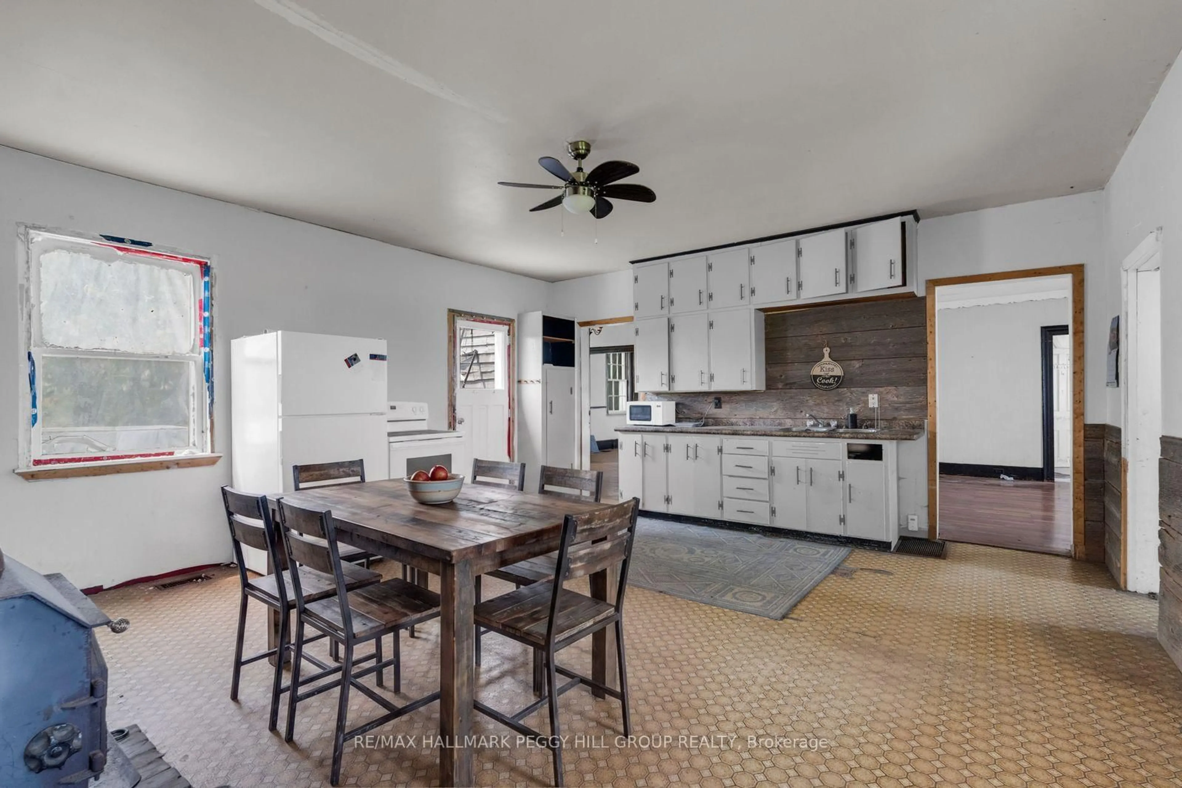 Open concept kitchen, ceramic/tile floor for 6331 26 Highway, Clearview Ontario L0M 1S0