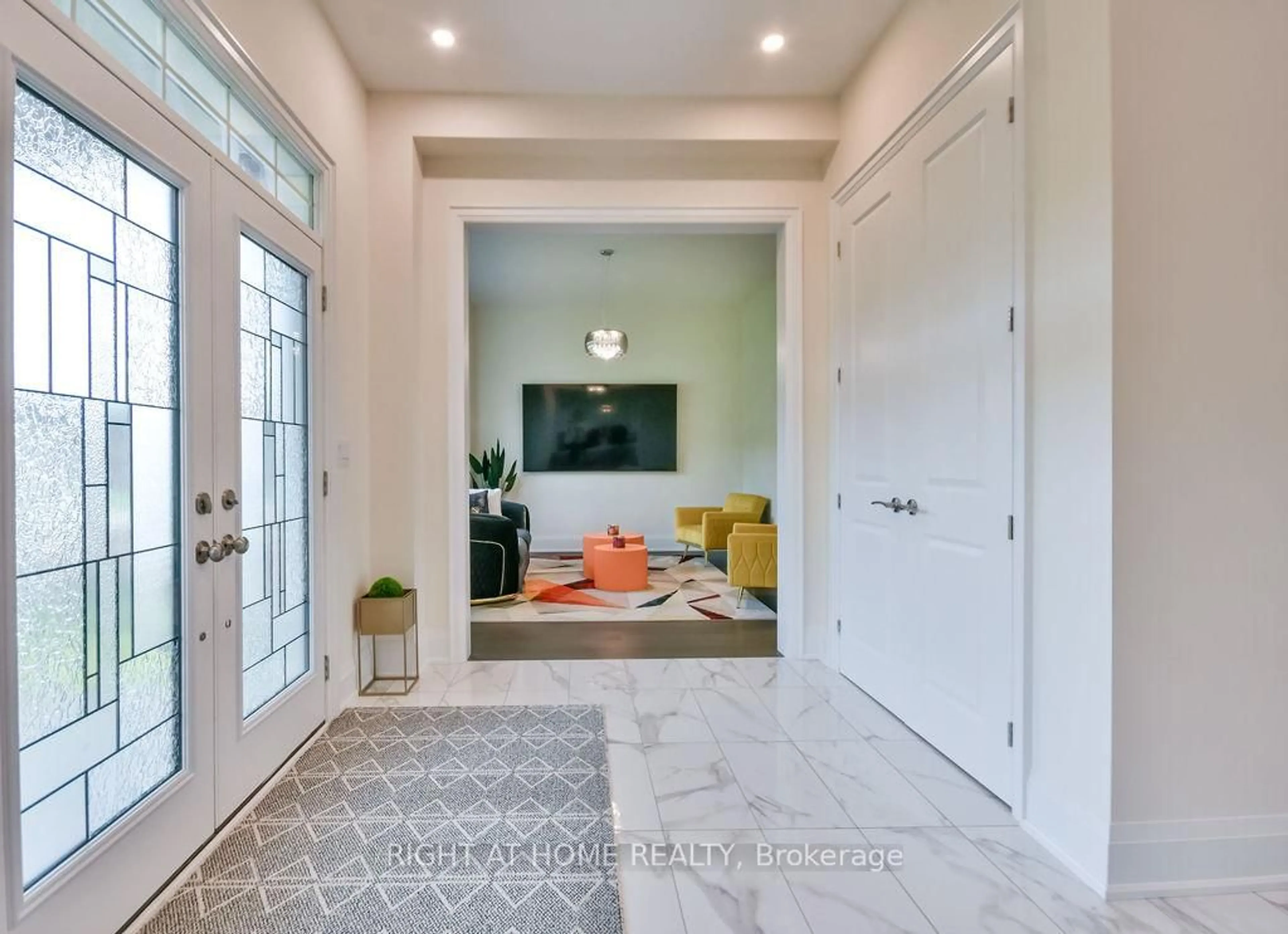 Indoor entryway for 8 Forest Heights Crt, Oro-Medonte Ontario L0L 2E0