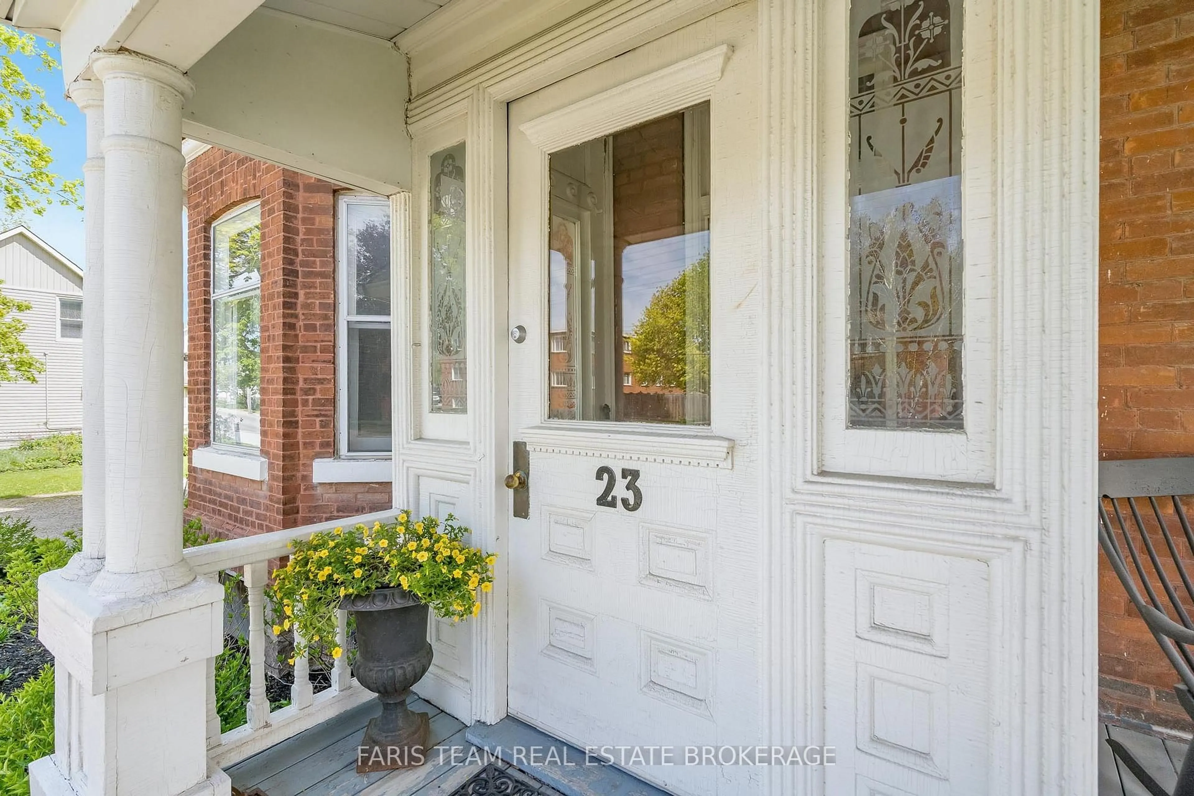 Indoor entryway for 23 Yonge St, Springwater Ontario L0L 1P0