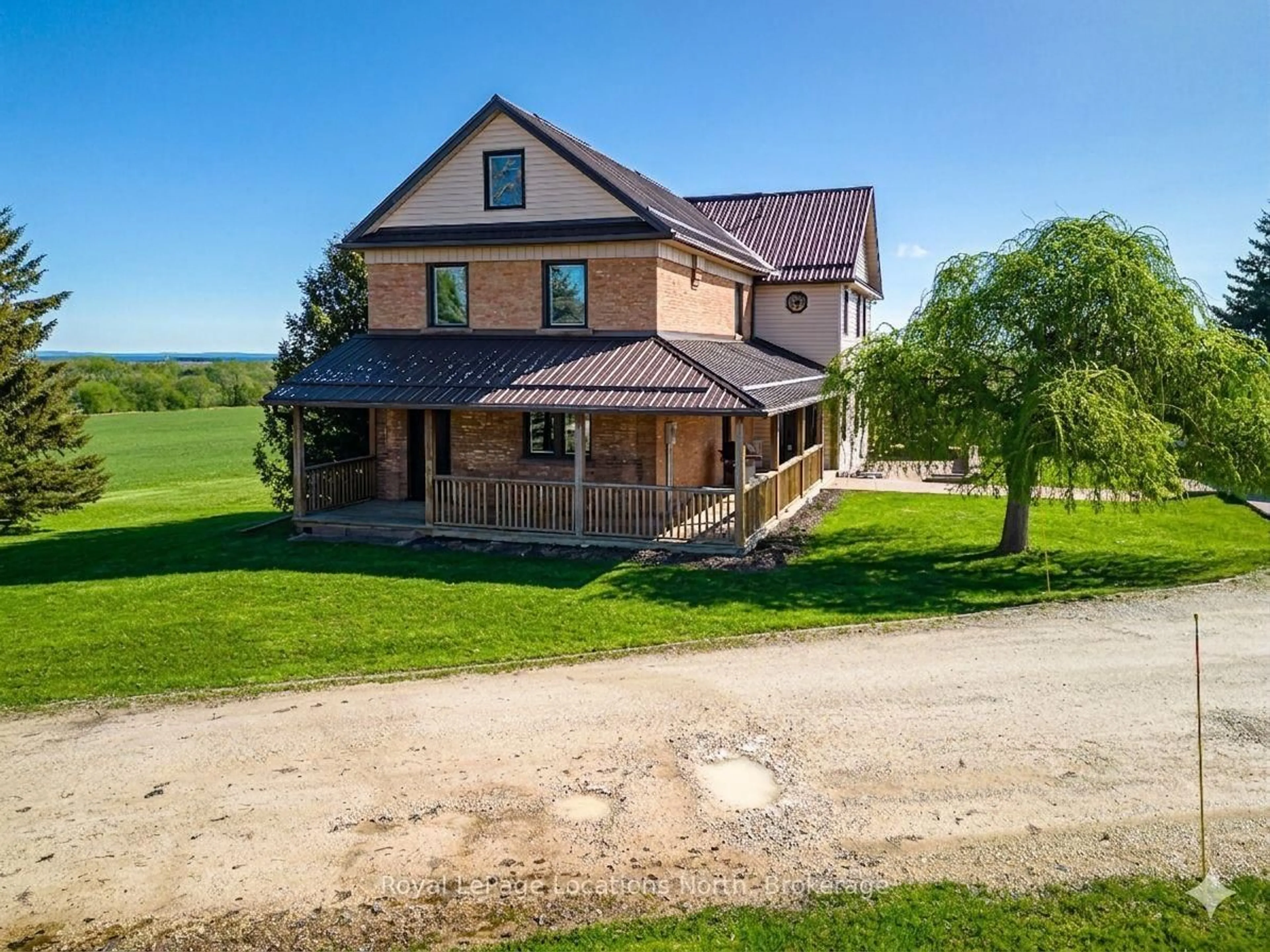 A pic from outside/outdoor area/front of a property/back of a property/a pic from drone, building for 1931 Conc 10 Nottawasaga Concession, Clearview Ontario L0M 1P0
