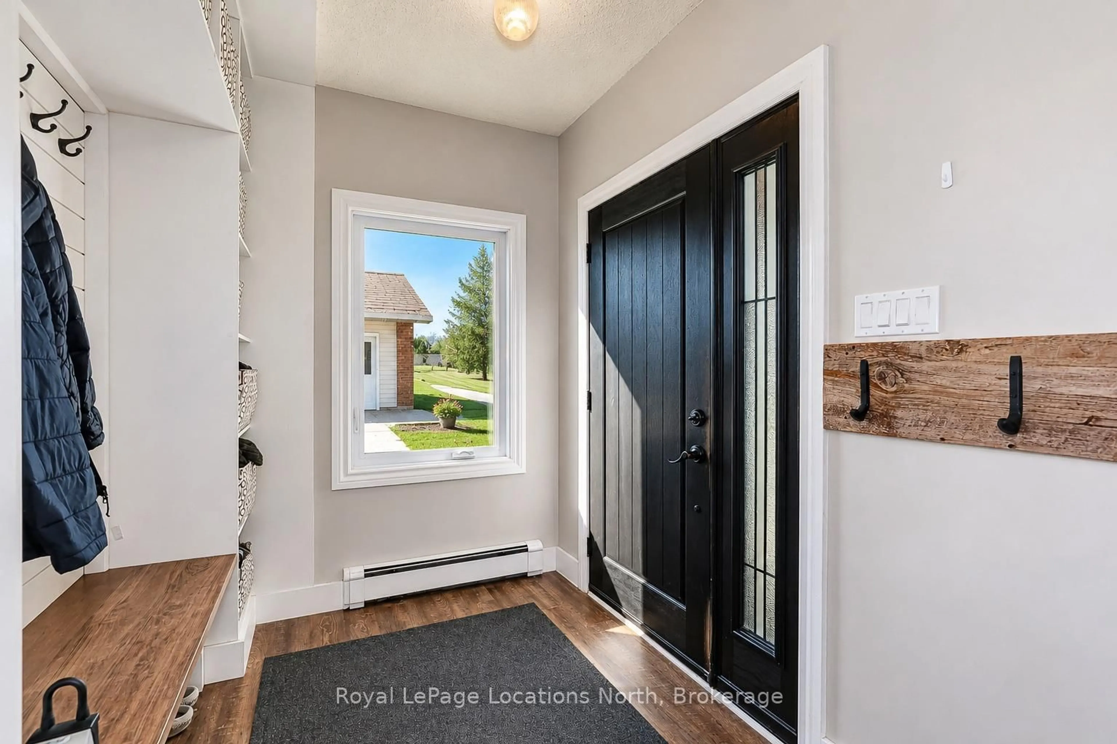 Indoor entryway for 1931 Conc 10 Nottawasaga Concession, Clearview Ontario L0M 1P0