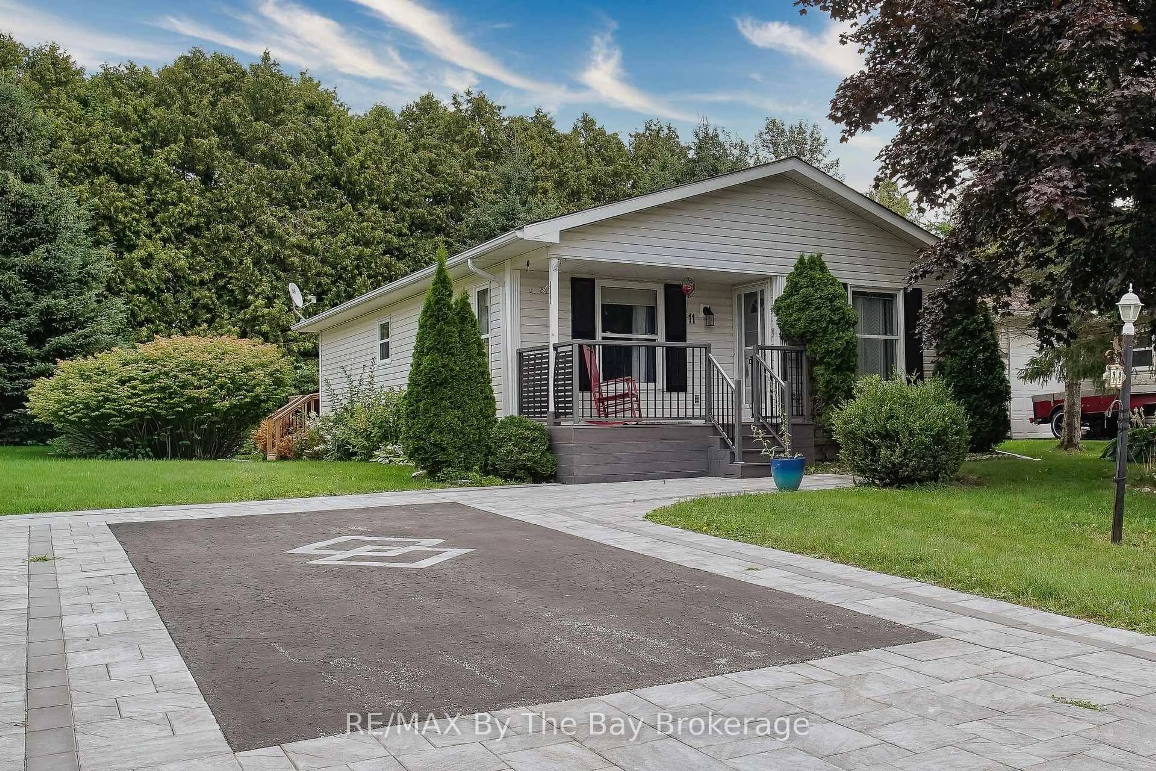 Home with vinyl exterior material, street for 11 INDIANA Ave, Wasaga Beach Ontario L9Z 3A8