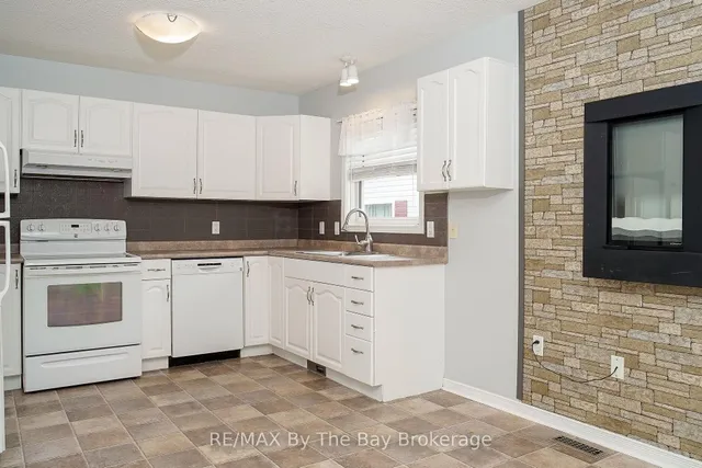 11 INDIANA Ave, Wasaga Beach 3