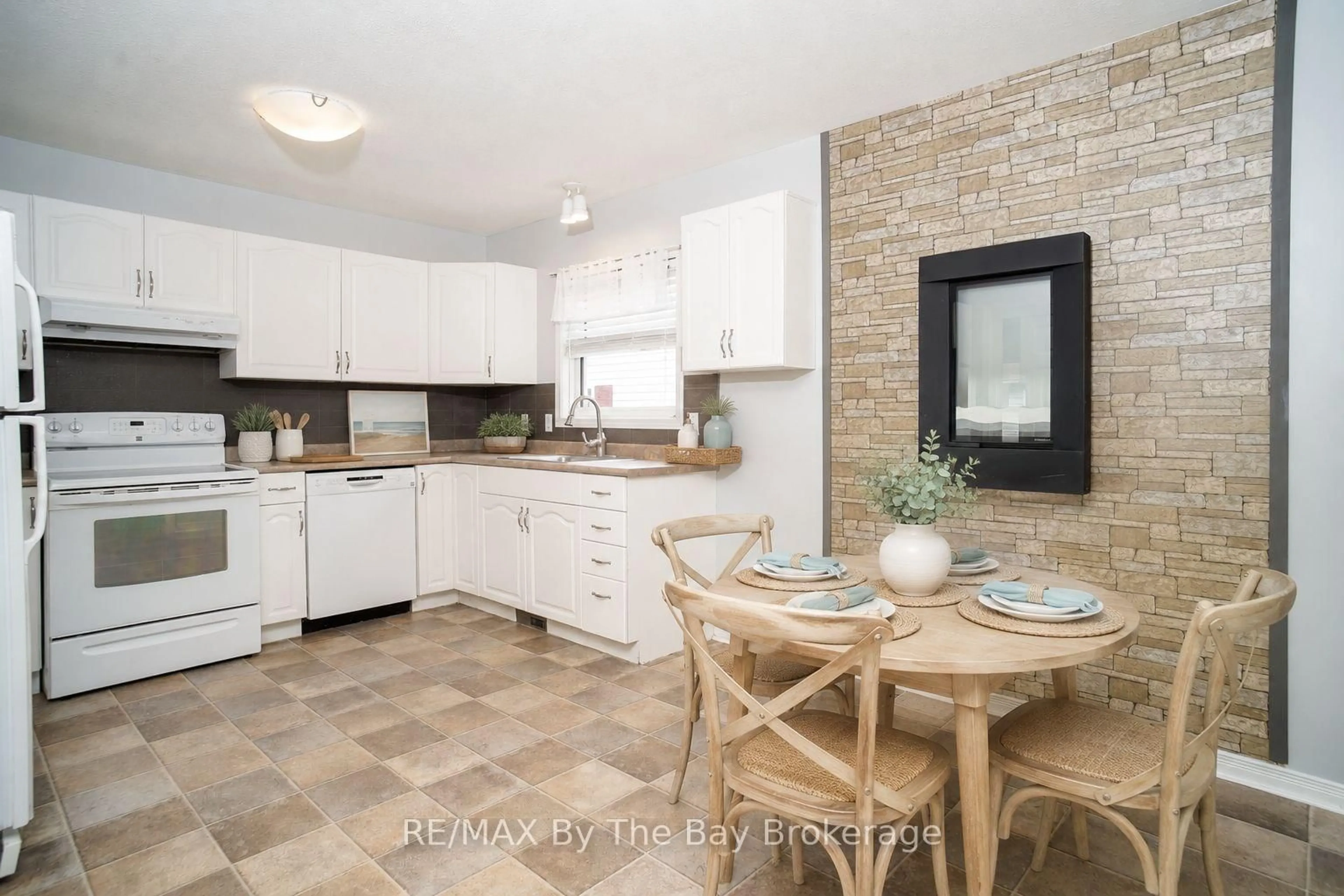 Open concept kitchen, ceramic/tile floor for 11 INDIANA Ave, Wasaga Beach Ontario L9Z 3A8