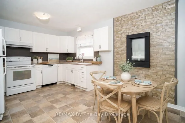 11 INDIANA Ave, Wasaga Beach 4