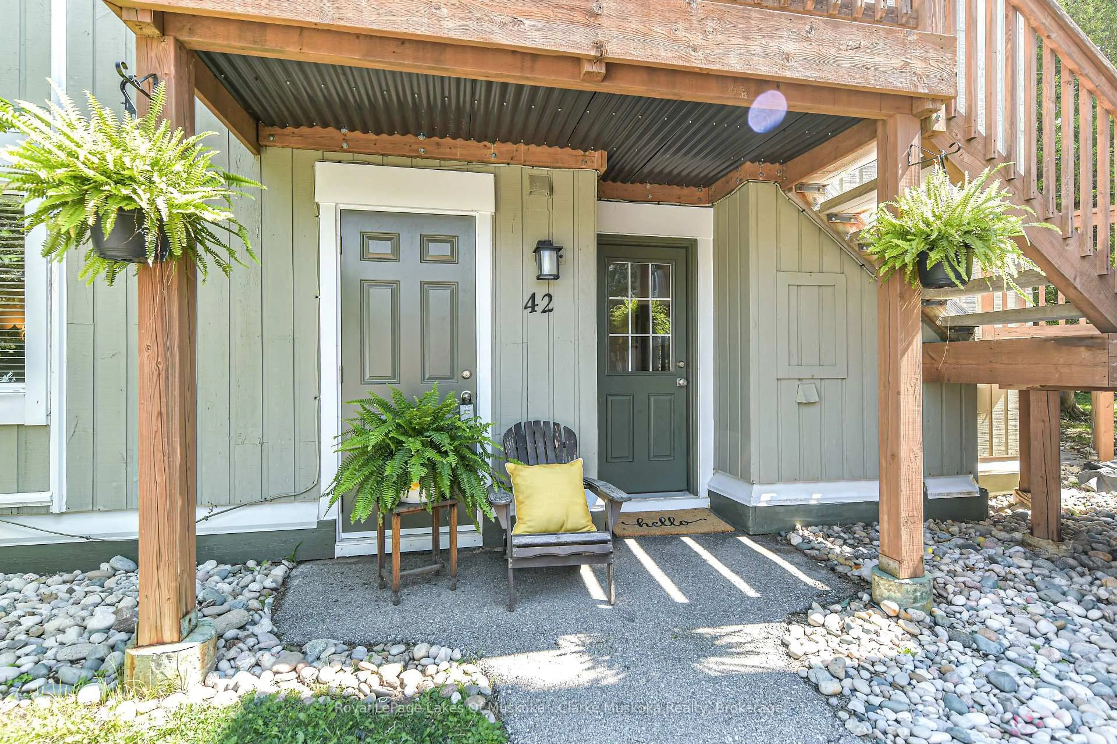 Indoor entryway for 19 Dawson Dr #42, Collingwood Ontario L9Y 5B4