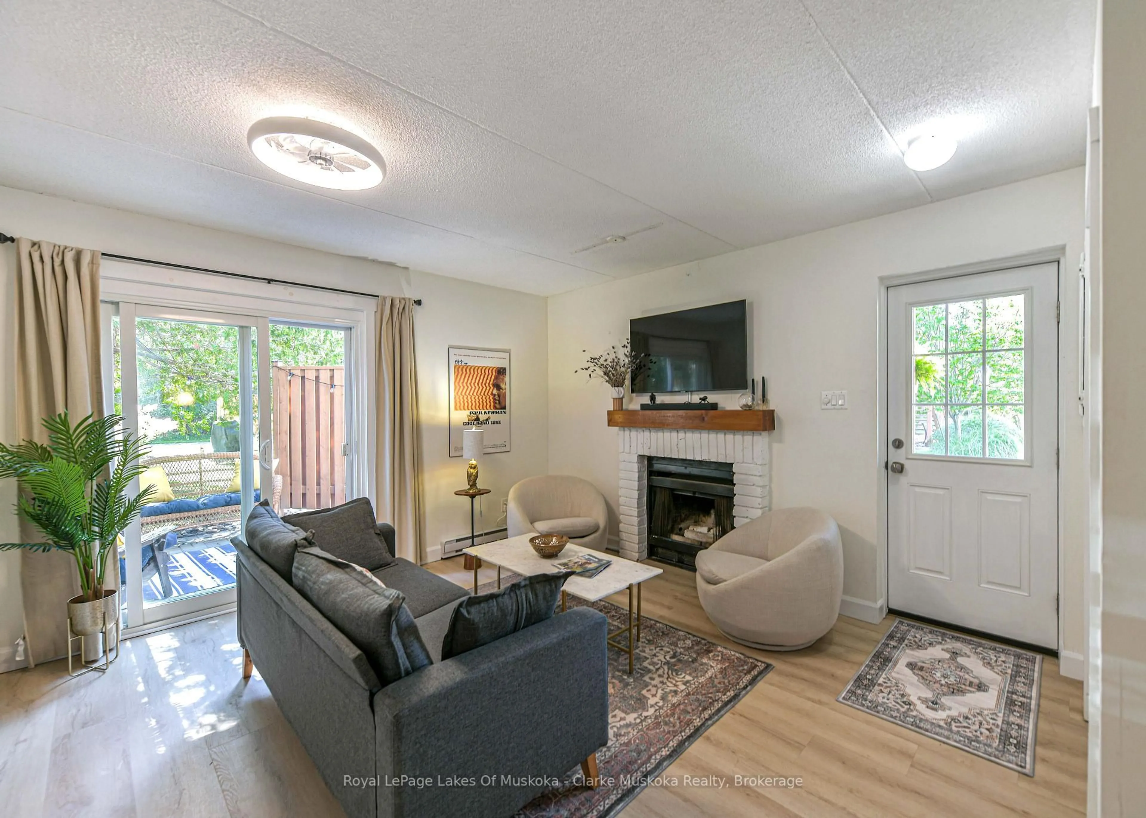 Living room with furniture, wood/laminate floor for 19 Dawson Dr #42, Collingwood Ontario L9Y 5B4