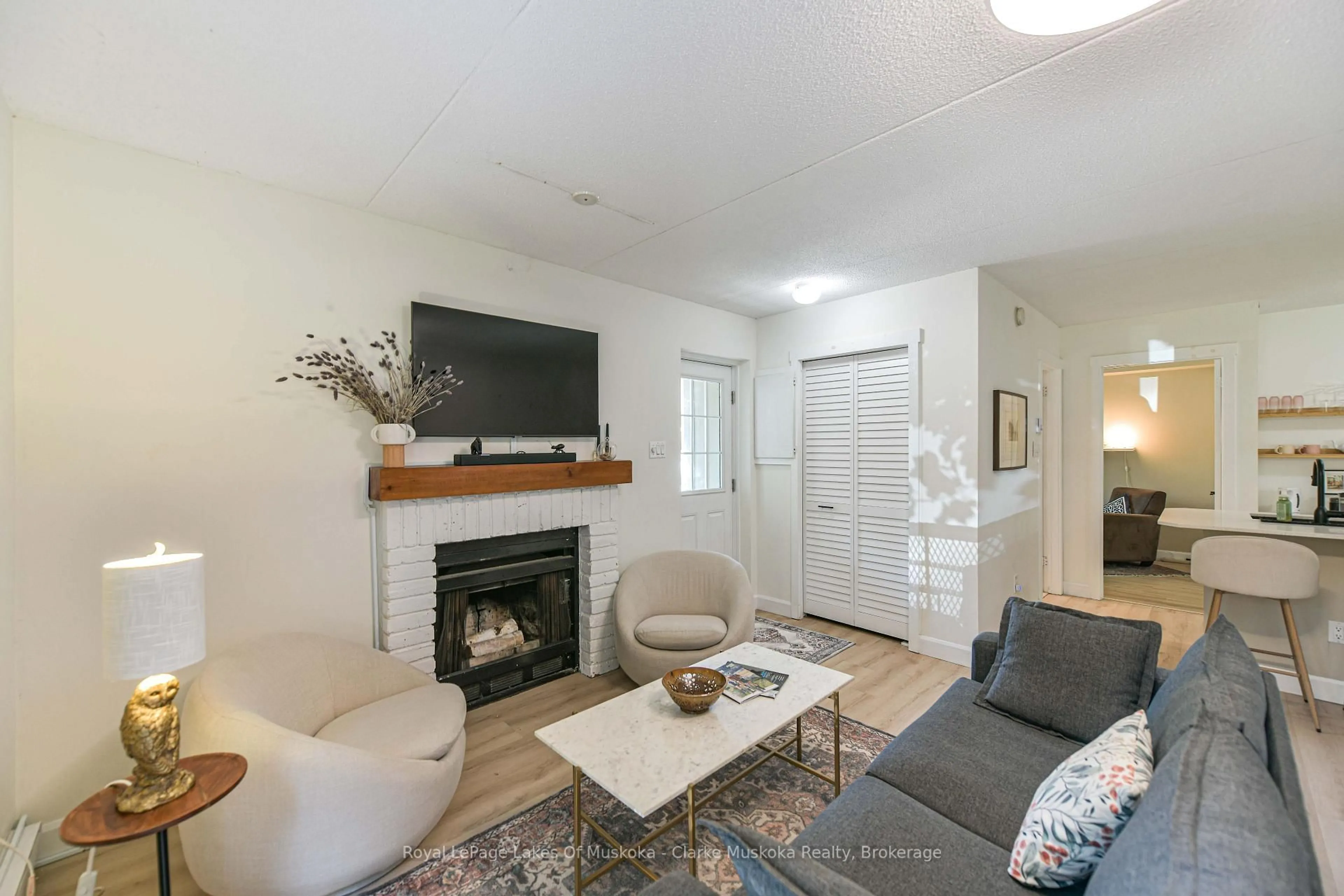 Living room with furniture, unknown for 19 Dawson Dr #42, Collingwood Ontario L9Y 5B4
