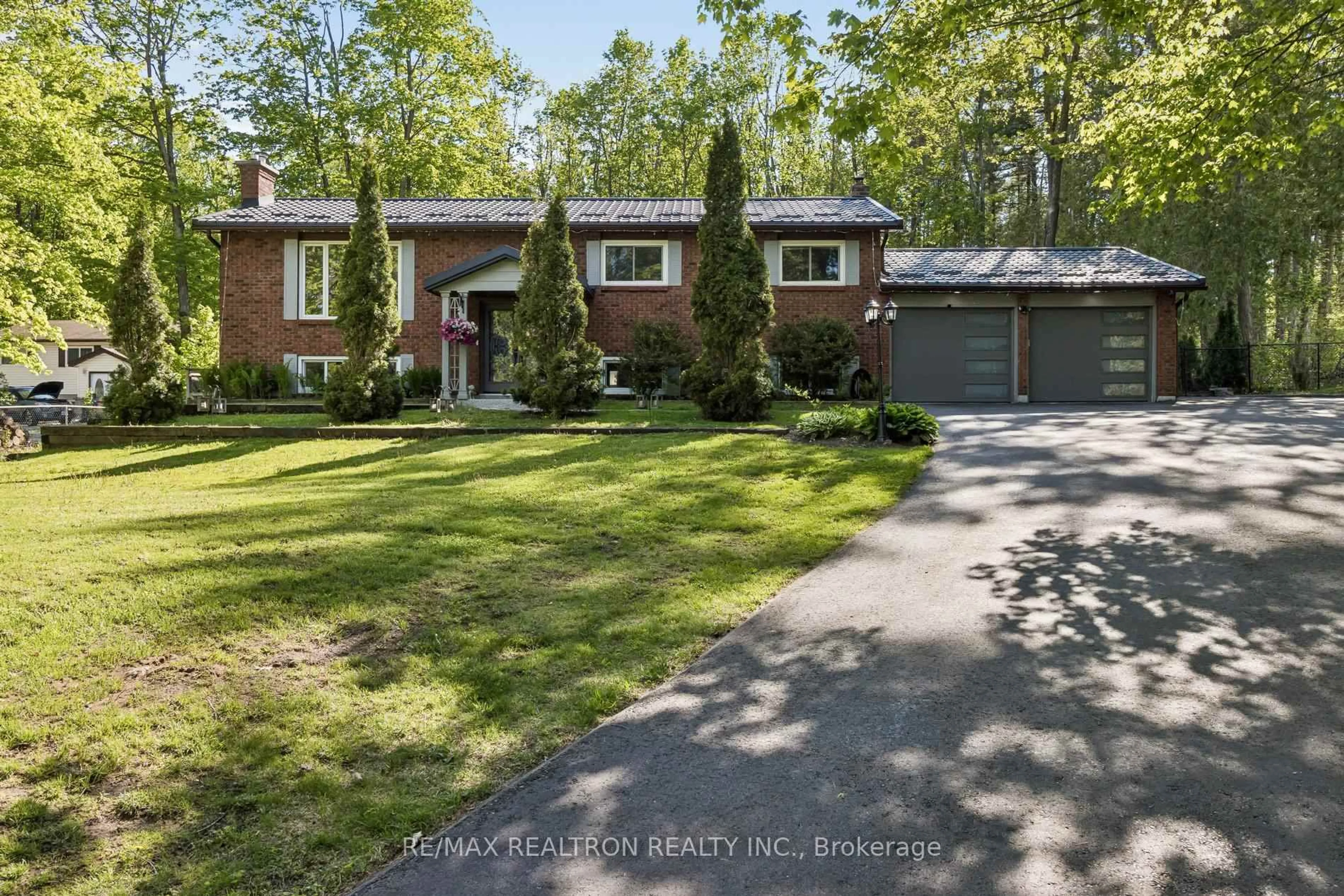 A pic from outside/outdoor area/front of a property/back of a property/a pic from drone, street for 3744 Wainman Line, Severn Ontario L3V 0Z5