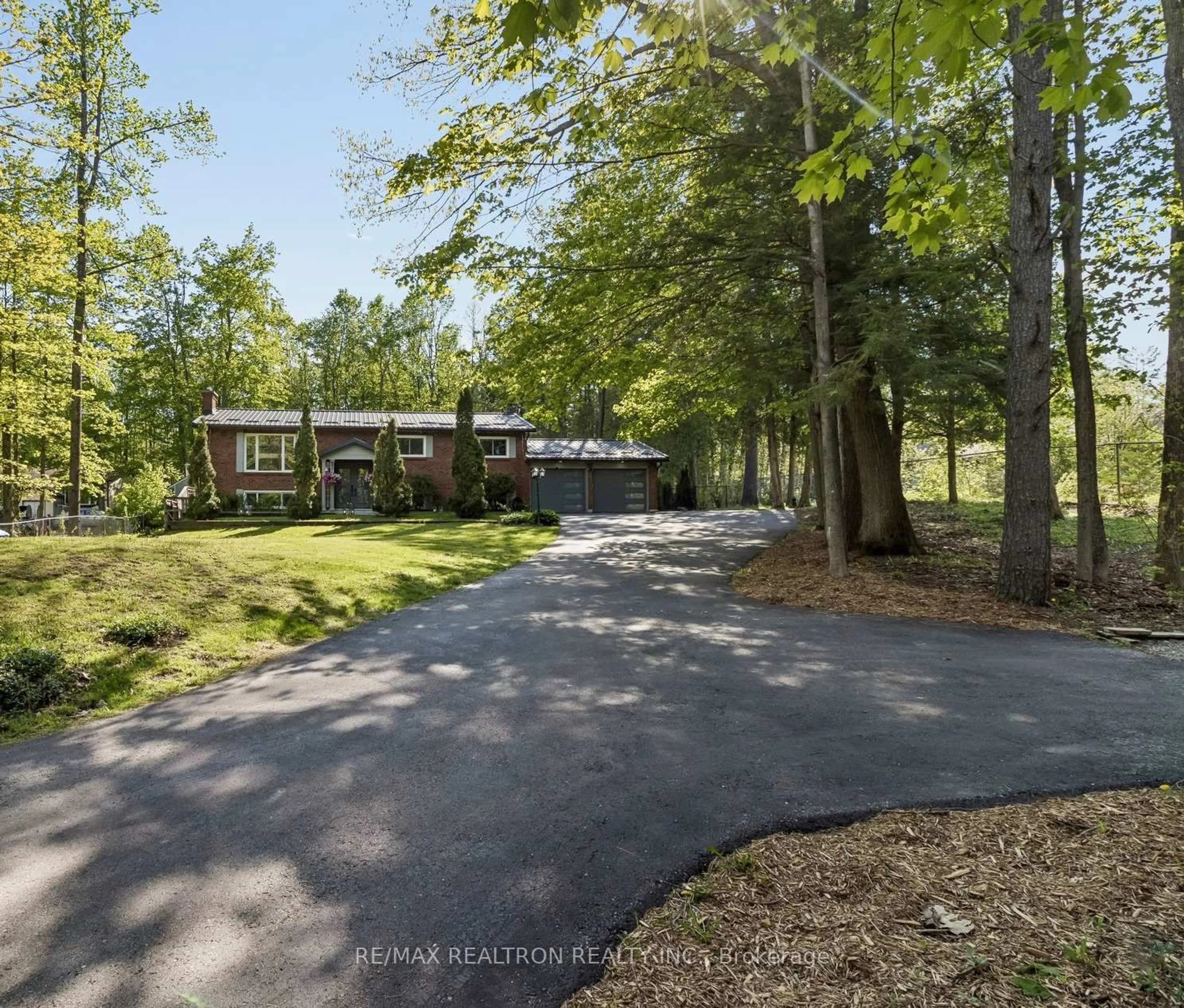 A pic from outside/outdoor area/front of a property/back of a property/a pic from drone, unknown for 3744 Wainman Line, Severn Ontario L3V 0Z5