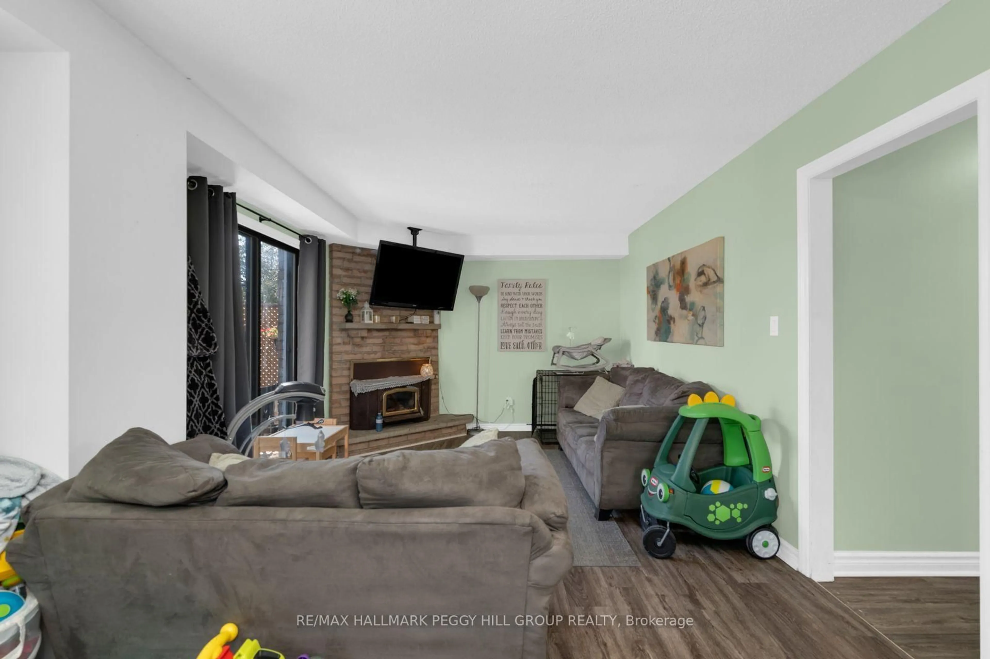 Living room with furniture, unknown for 187 Johnson St, Barrie Ontario L4M 5Y9