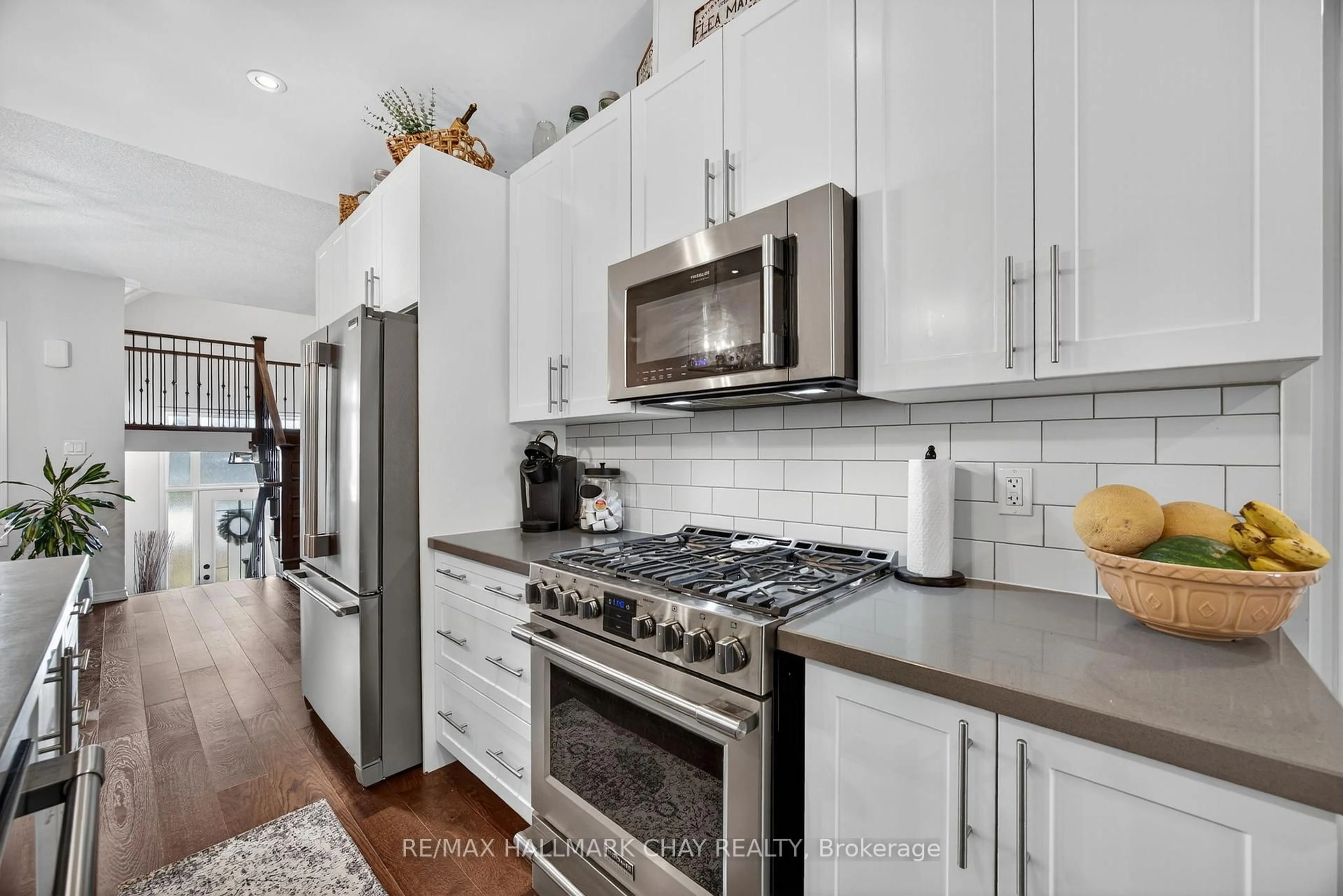 Open concept kitchen, ceramic/tile floor for 118 Isabella Dr, Orillia Ontario L3V 8K7