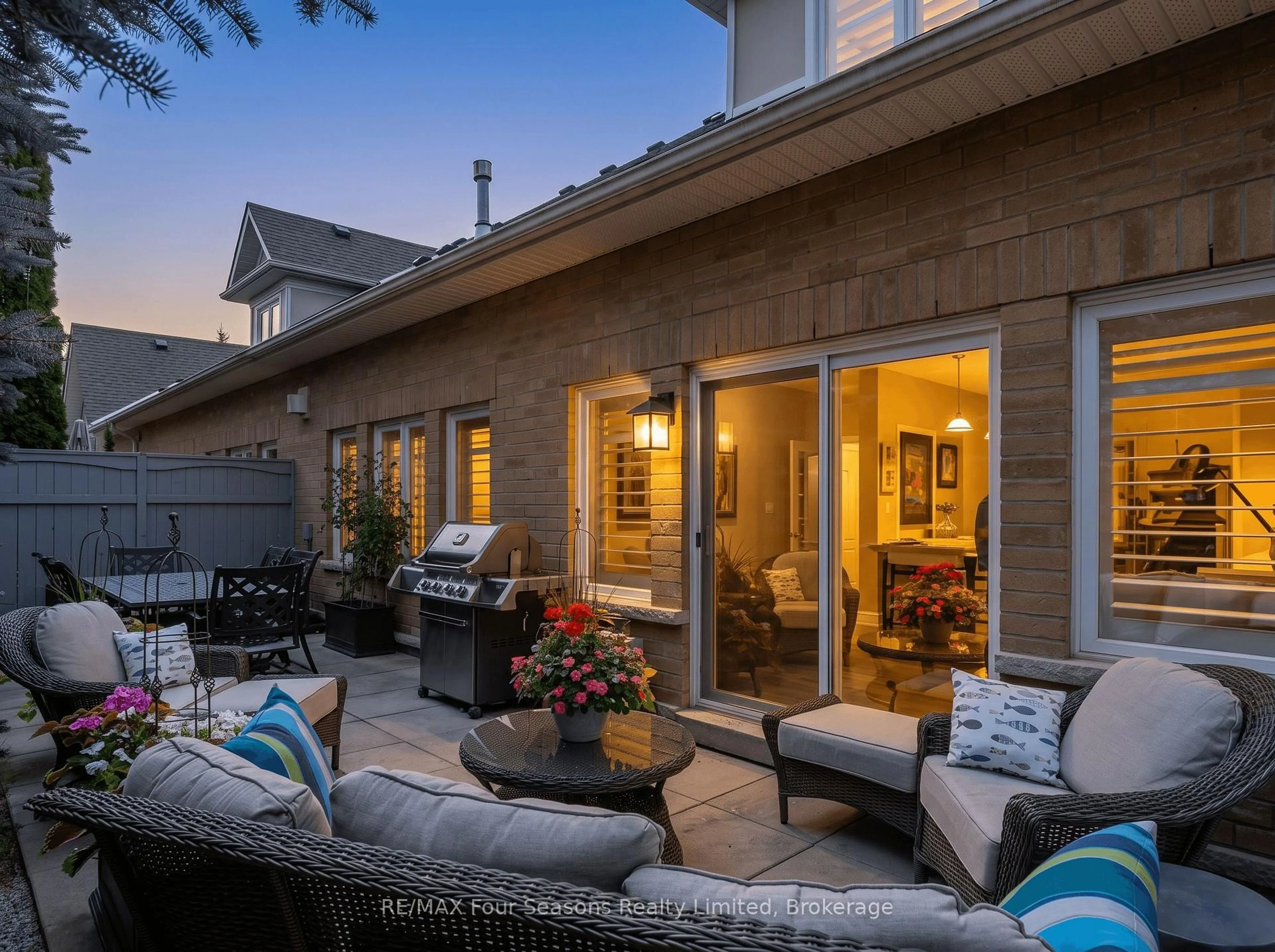 Patio, street for 9 North Maple St, Collingwood Ontario L9Y 0J7