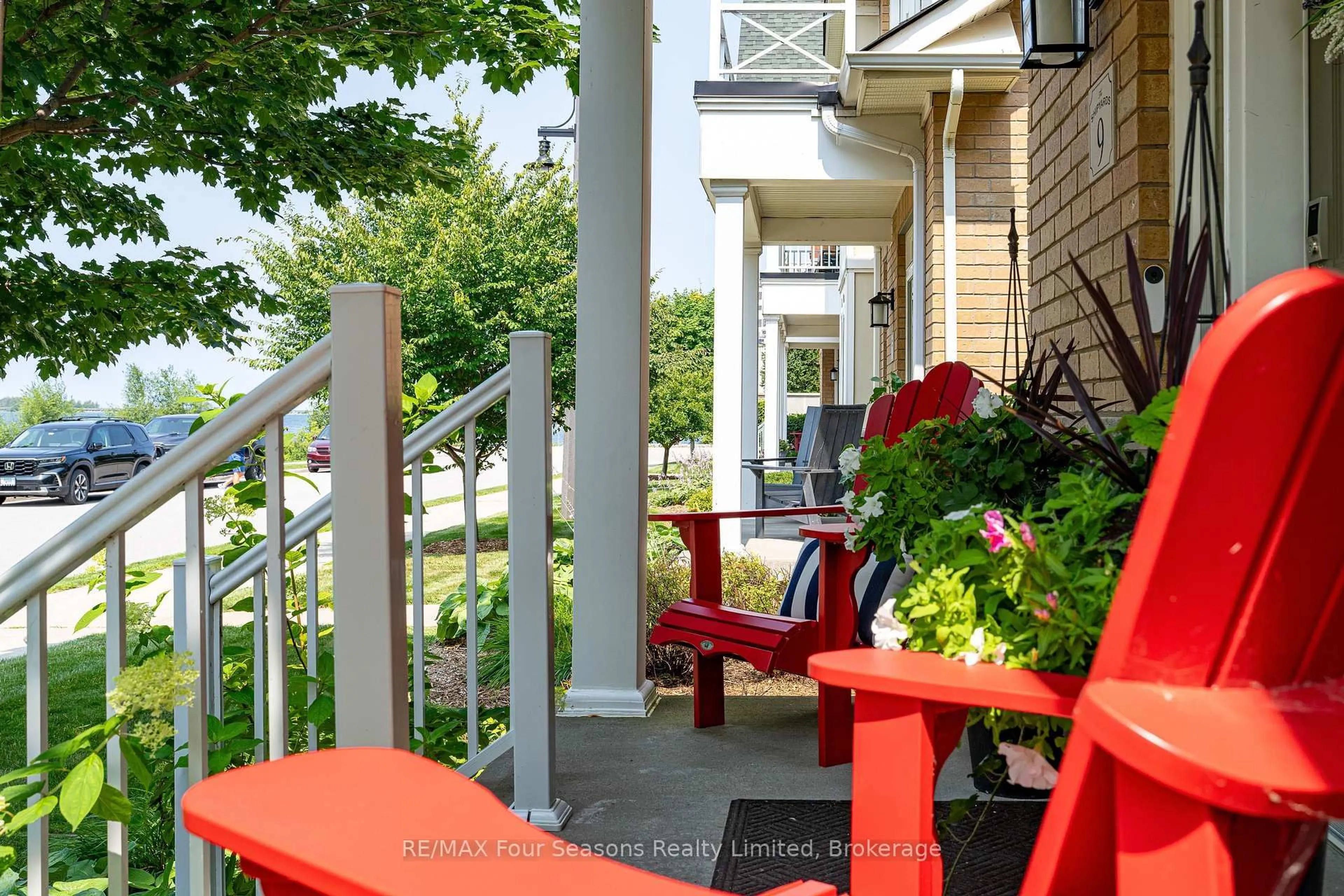 Patio, street for 9 North Maple St, Collingwood Ontario L9Y 0J7