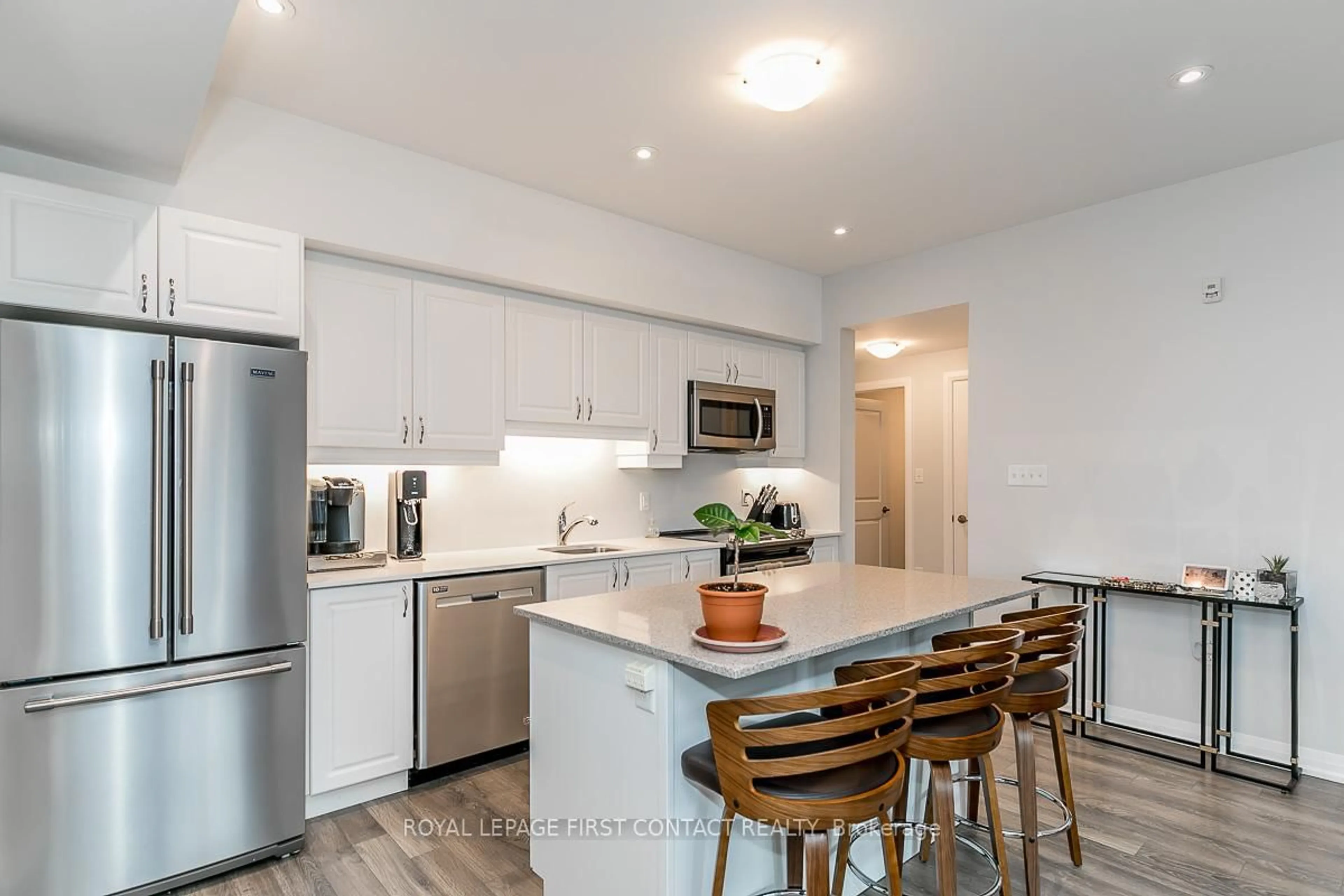 Open concept kitchen, unknown for 300 Essa Rd #501, Barrie Ontario L9J 0B9