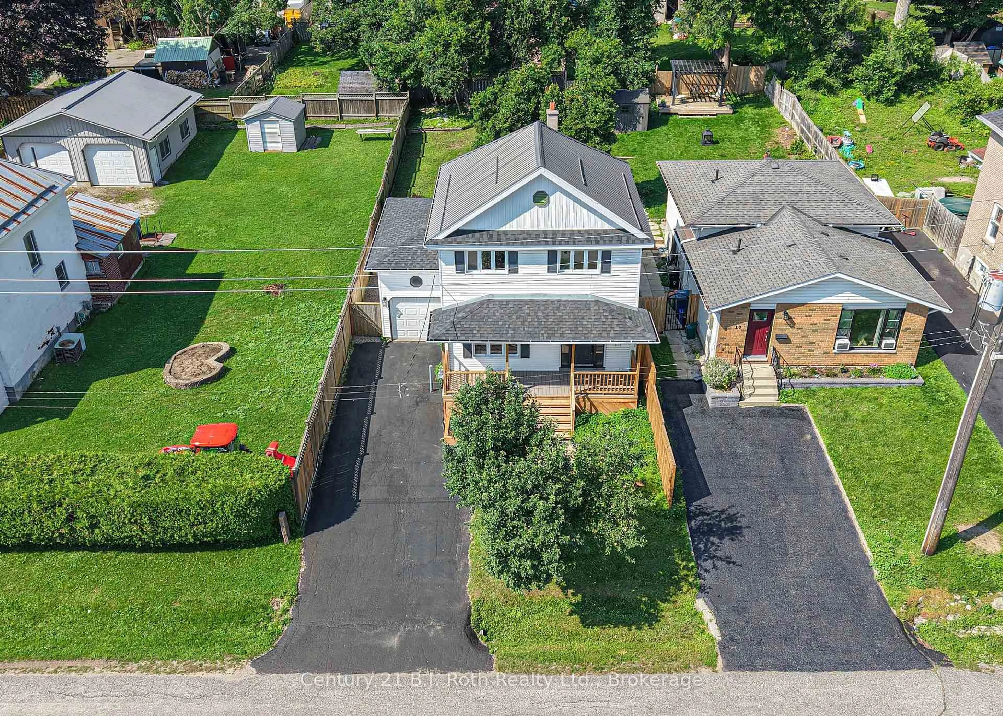 A pic from outside/outdoor area/front of a property/back of a property/a pic from drone, street for 12 Clinton St, Orillia Ontario L3V 6A1