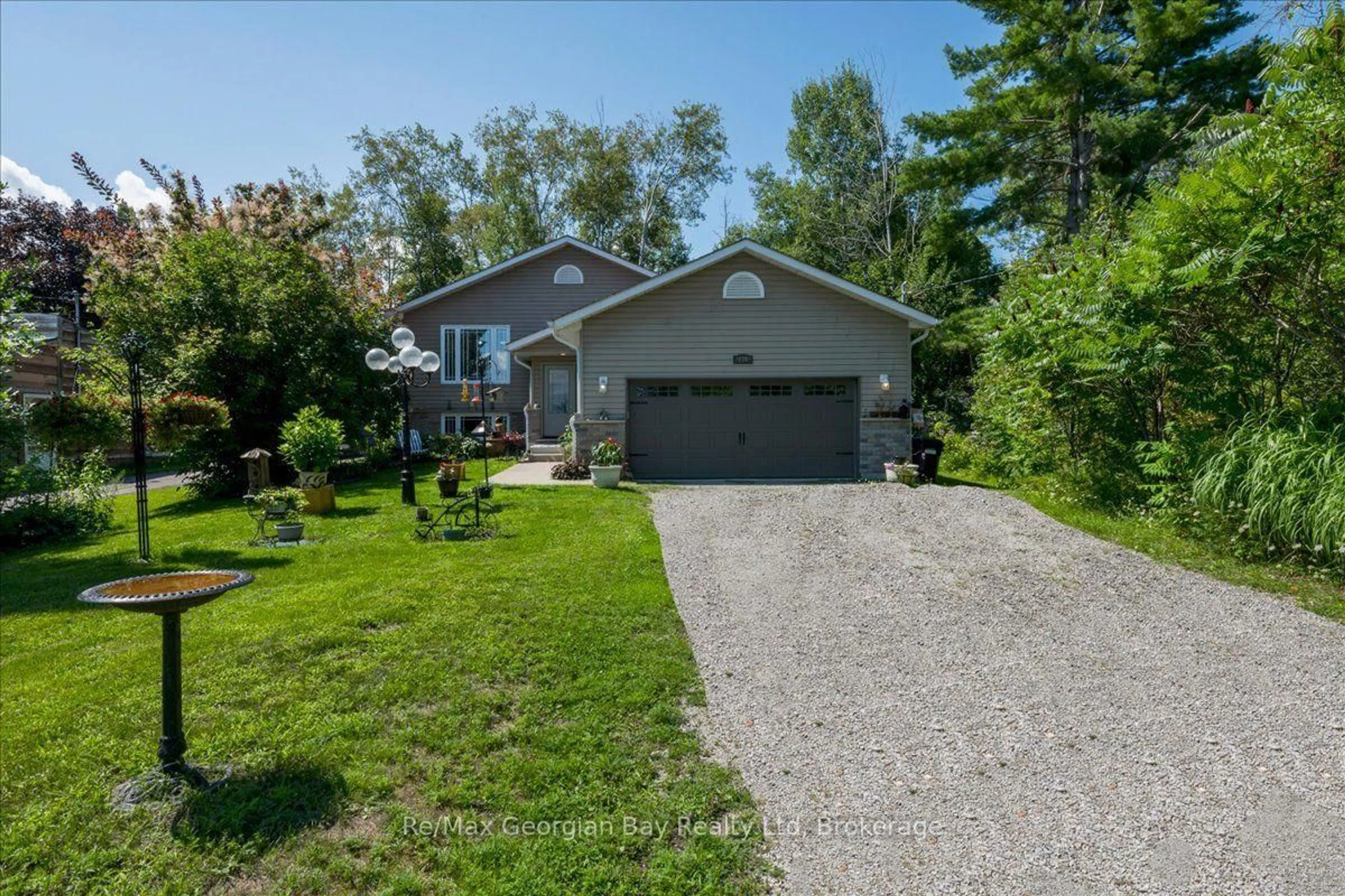 A pic from outside/outdoor area/front of a property/back of a property/a pic from drone, street for 110 Maskinonge Rd, Tay Ontario L0K 2A0