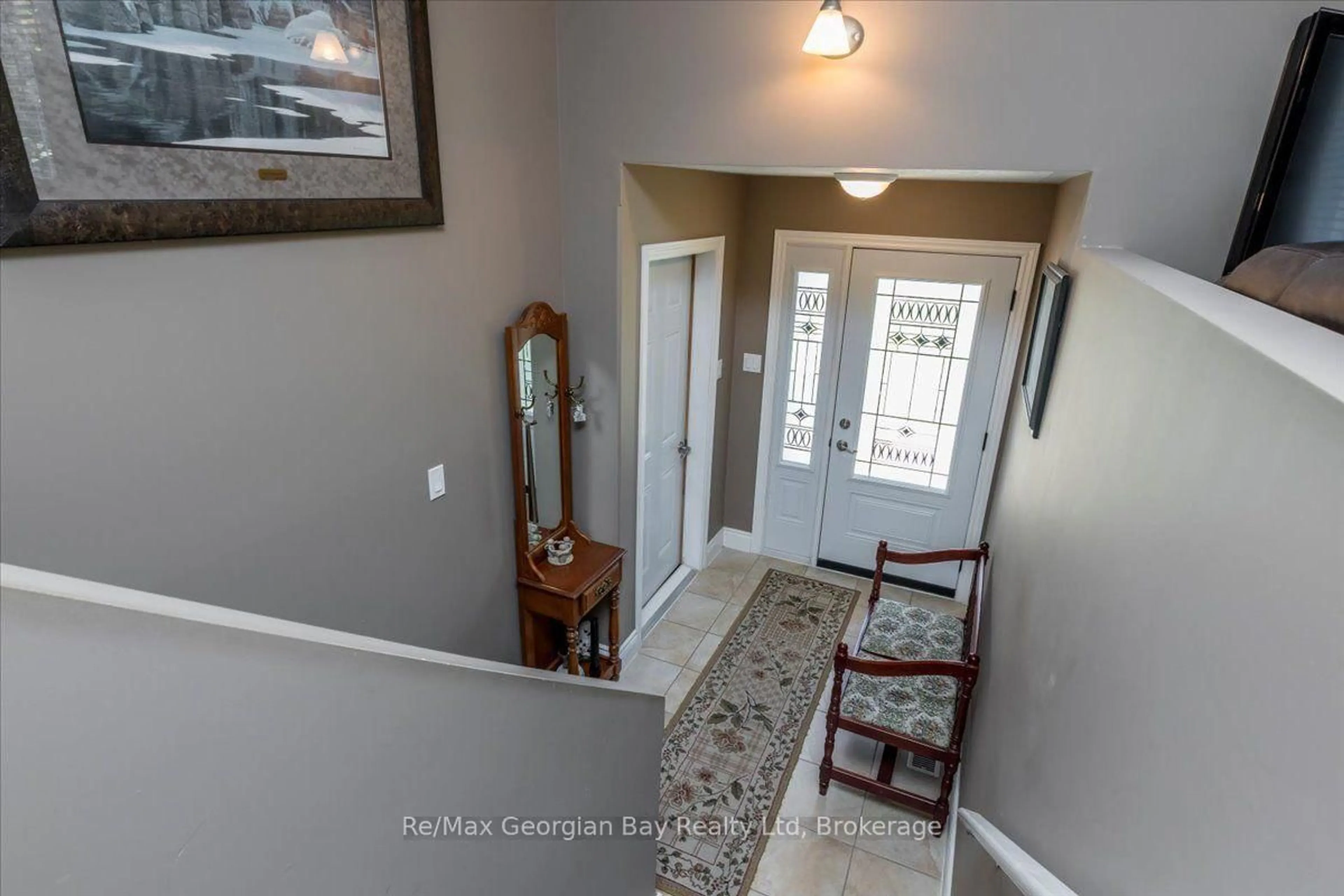 Indoor entryway for 110 Maskinonge Rd, Tay Ontario L0K 2A0