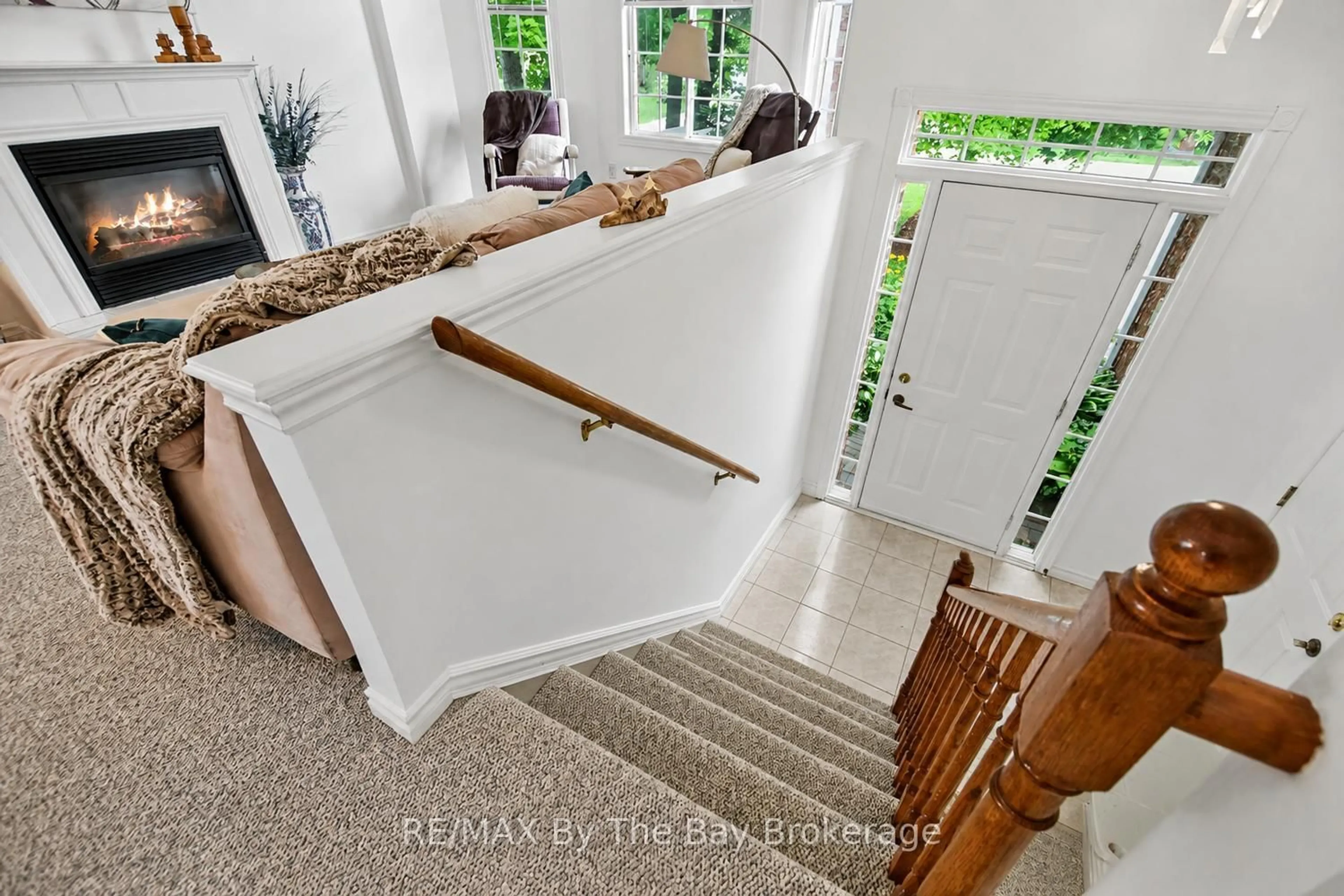 Indoor entryway for 144 SMALLMAN Dr, Wasaga Beach Ontario L9Z 1L3