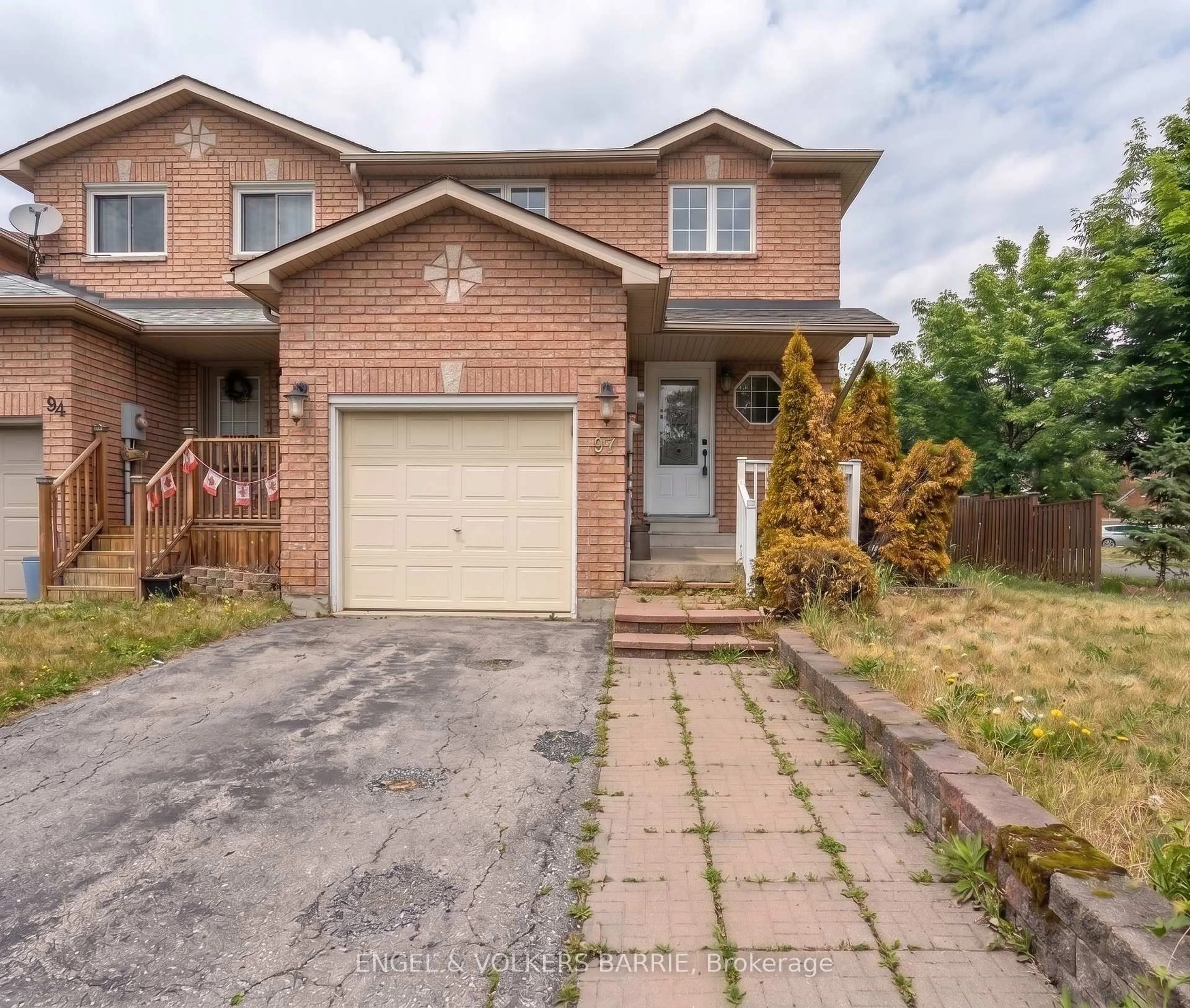 Home with brick exterior material, street for 92 Lee Cres, Barrie Ontario L4N 9Z1