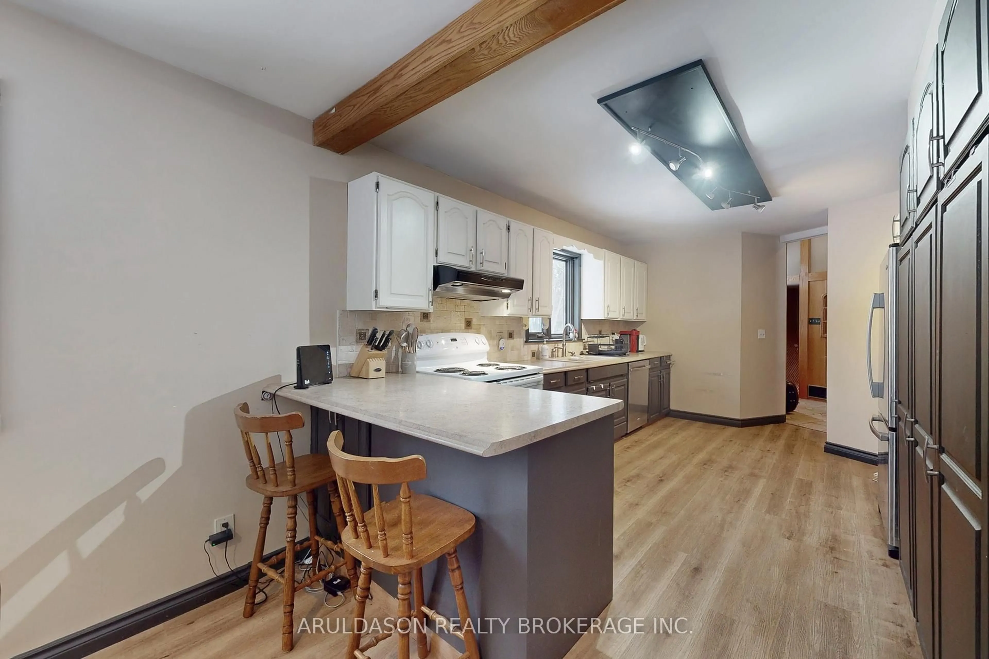 Open concept kitchen, unknown for 1208 Birchcliffe Cres, Severn Ontario L3V 6H4