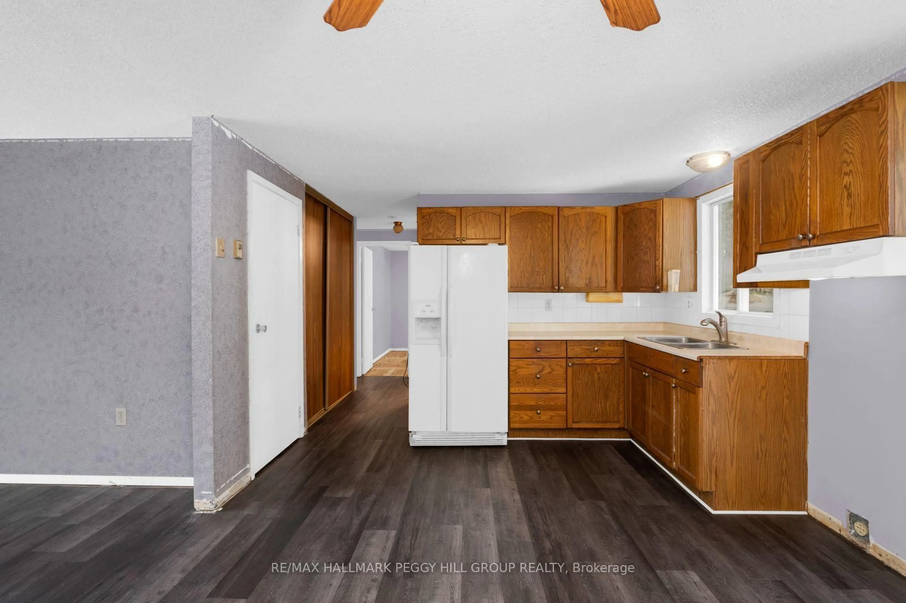 Open concept kitchen, wood/laminate floor for 857 Birchwood Dr, Midland Ontario L4R 4Y3